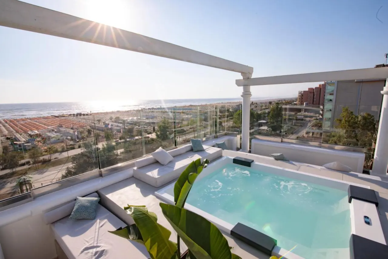 Hotel De Londres in Rimini – Dachterrassen-Whirlpool mit Meerblick | Wellnesshotel Adriaküste