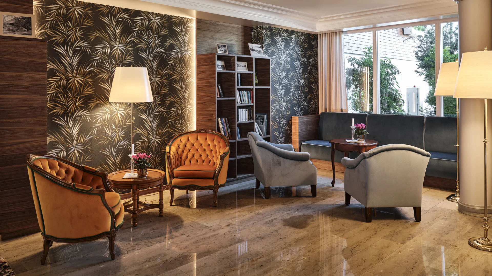 Ferien- und Wellnesshotel Reppert in Hinterzarten – Gemütliche Hotellobby mit bequemen Sitzgelegenheiten | Wellnesshotel Schwarzwald