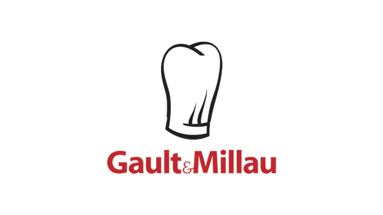 Gault&Millau Logo des Alpine Hideaway Zillertalerhof 4 Sterne S, Auszeichnung für kulinarische Exzellenz.