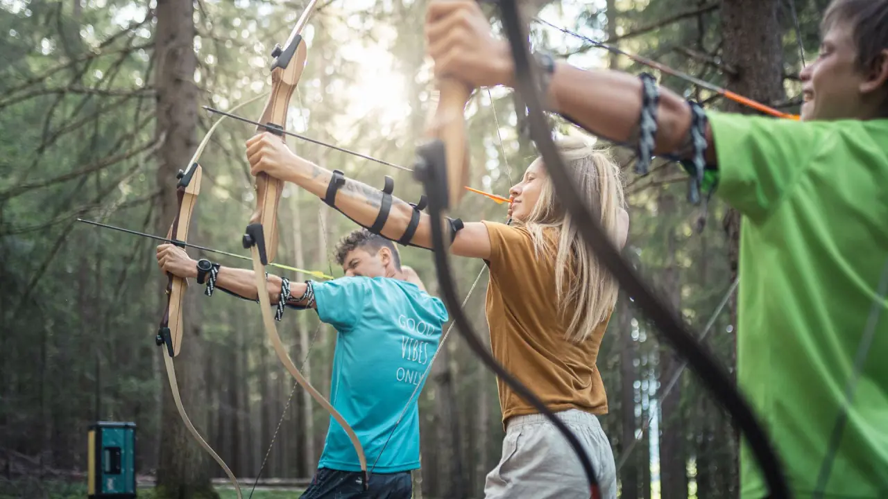 Hotel Winkler in St. Lorenzen – Bogenschießen im Wald für Gäste | Wellnesshotel Südtirol