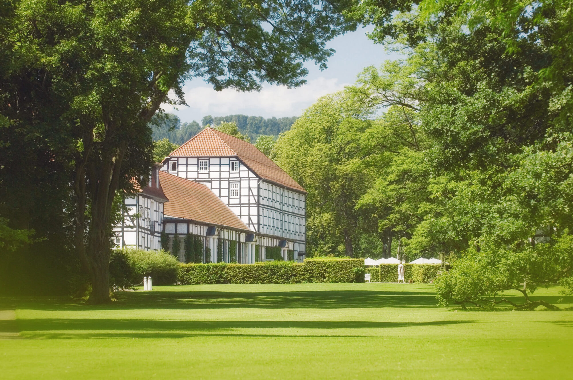 Gräflicher Park Health & Balance Resort in Bad Driburg – Historisches Fachwerkgebäude im grünen Park | Wellnesshotel Teutoburger Wald