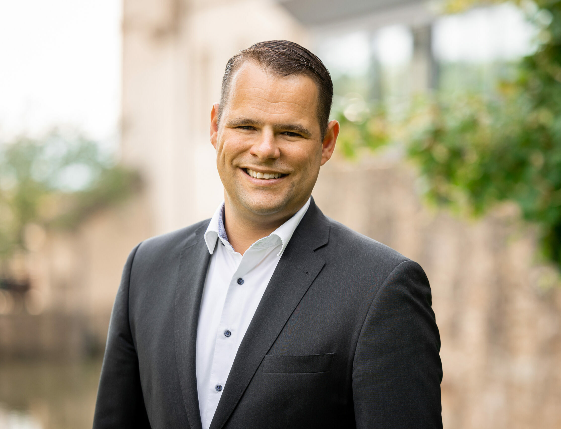Schlosshotel Münchhausen in Aerzen – Porträt eines freundlichen Mitarbeiters | Wellnesshotel Weserbergland