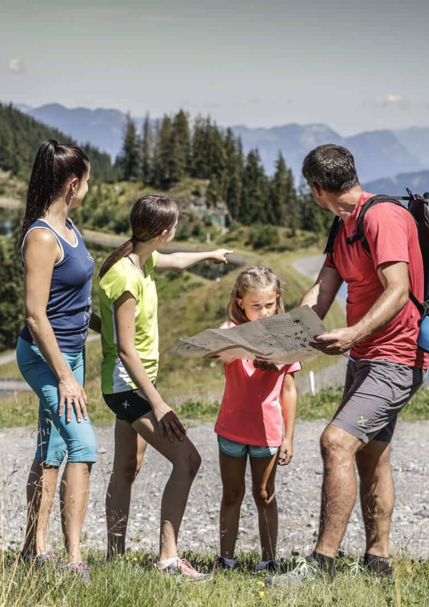 Wohlfühlhotel Schiestl in Fügenberg – Familie beim Wandern in der Zillertaler Bergwelt | Wellnesshotel Zillertal