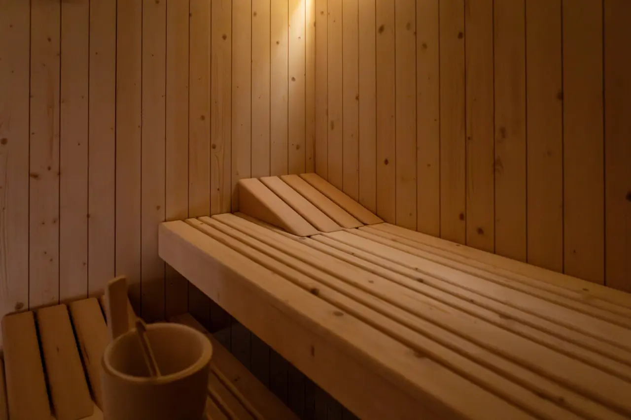 Pietralunga Resort in Pietralunga – Moderne Holzsauna mit Aufgusskübel | Wellnesshotel Umbrien