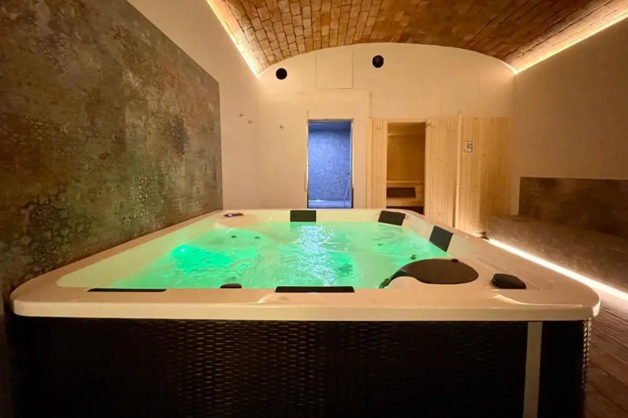 Pietralunga Resort in Pietralunga – Whirlpool unter historischem Ziegelgewölbe | Wellnesshotel Umbrien