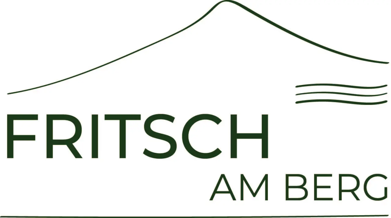 Logo des MentalSpa-Resort Fritsch am Berg mit stilisiertem Bergmotiv und Hotelnamen.
