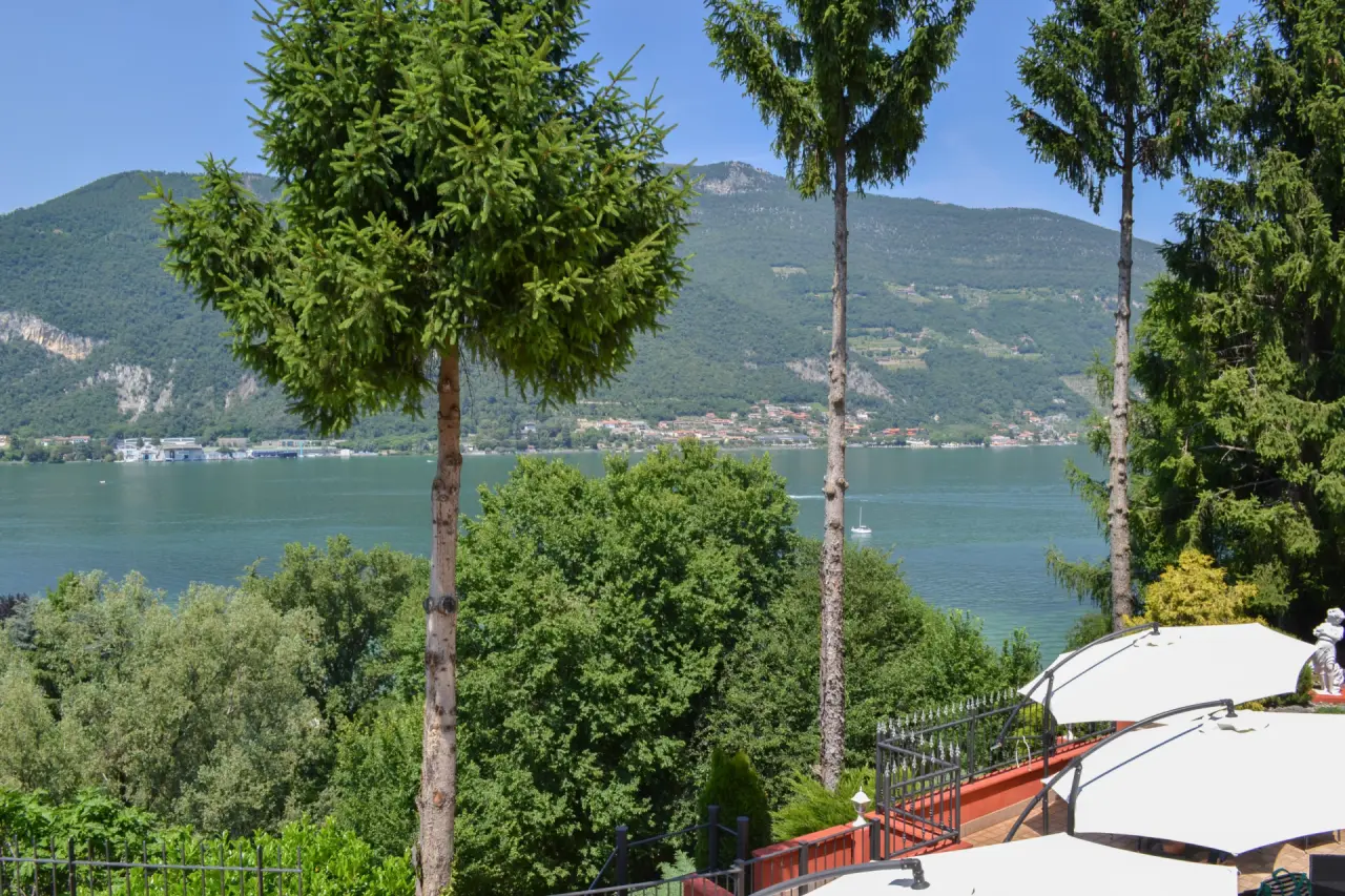 Empire Resort in Laglio – Panoramablick von der Terrasse auf den See | Wellnesshotel Lombardei