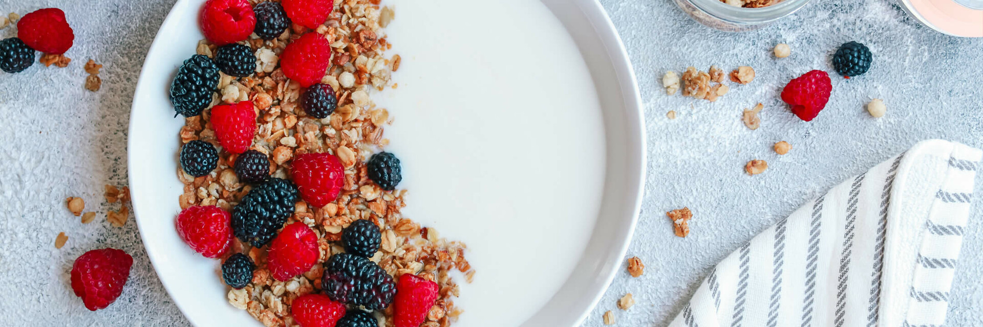 ATLANTIC Hotel Wilhelmshaven in Wilhelmshaven – Gesundes Frühstück mit Beeren und Müsli | Wellnesshotel Nordsee