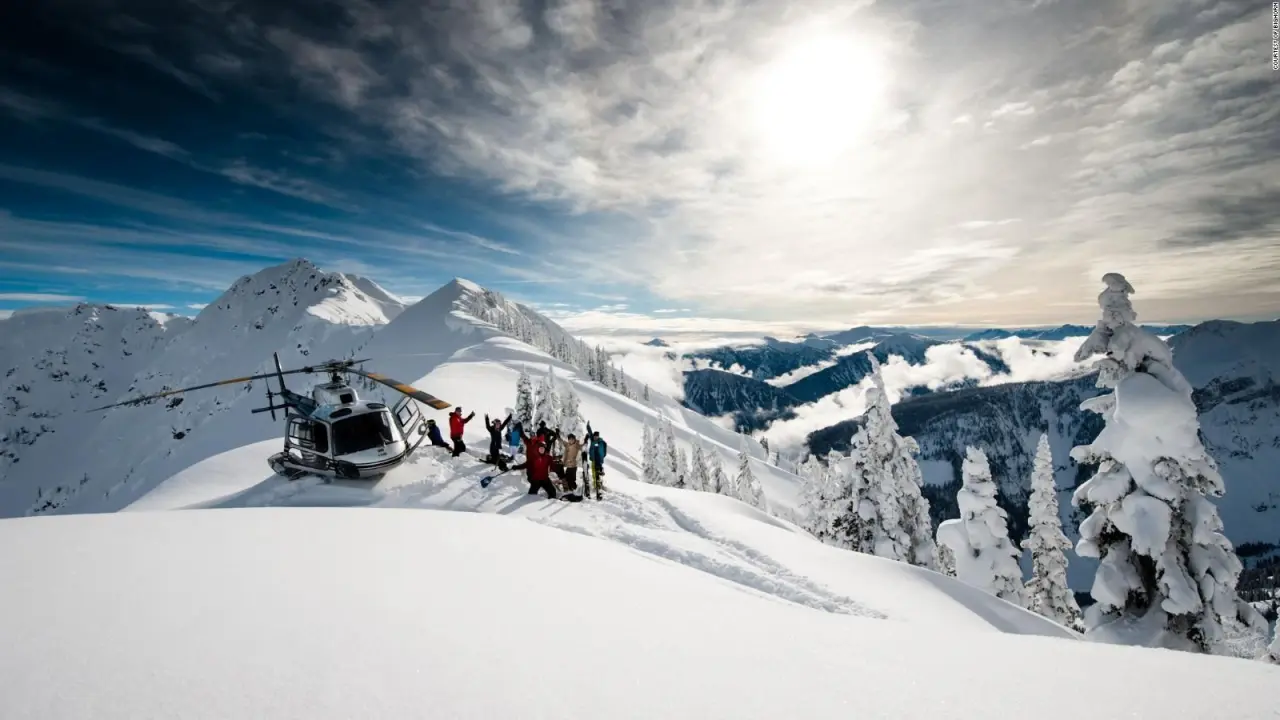 Rosapetra SPA Resort in Cortina d'Ampezzo – Heliskiing-Erlebnis auf verschneitem Berggipfel | Wellnesshotel Dolomiten