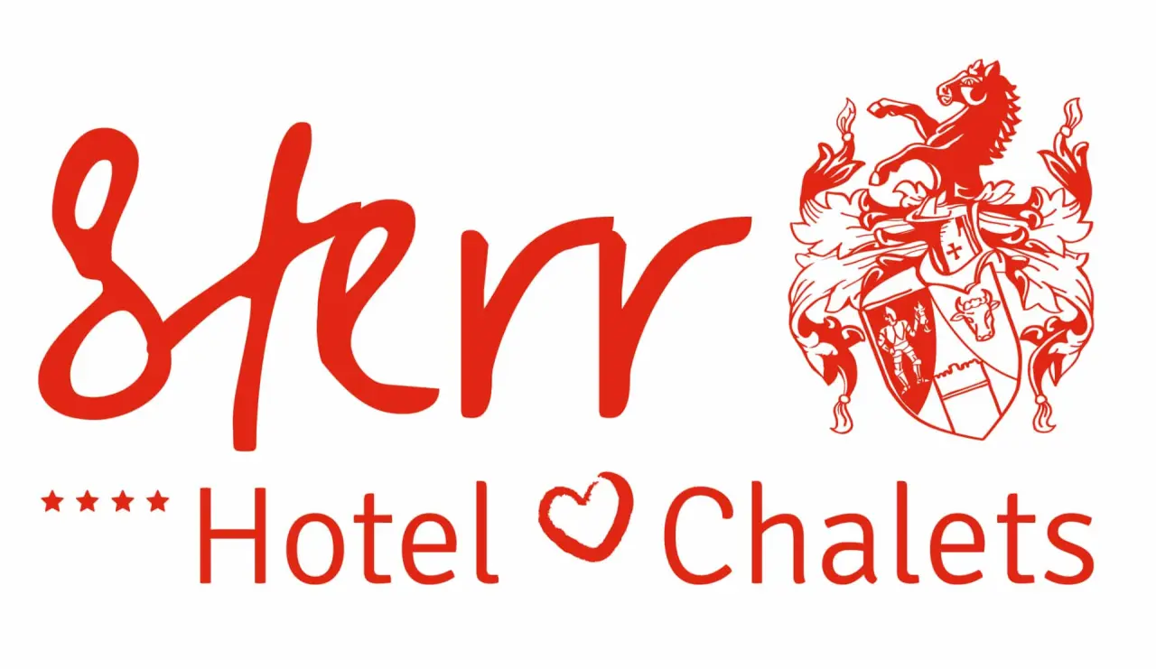 Logo des Burghotel Sterr mit Schriftzug 'Sterr Hotel Chalets', 4 Sternen und historischem Wappen in Rot auf Weiss.