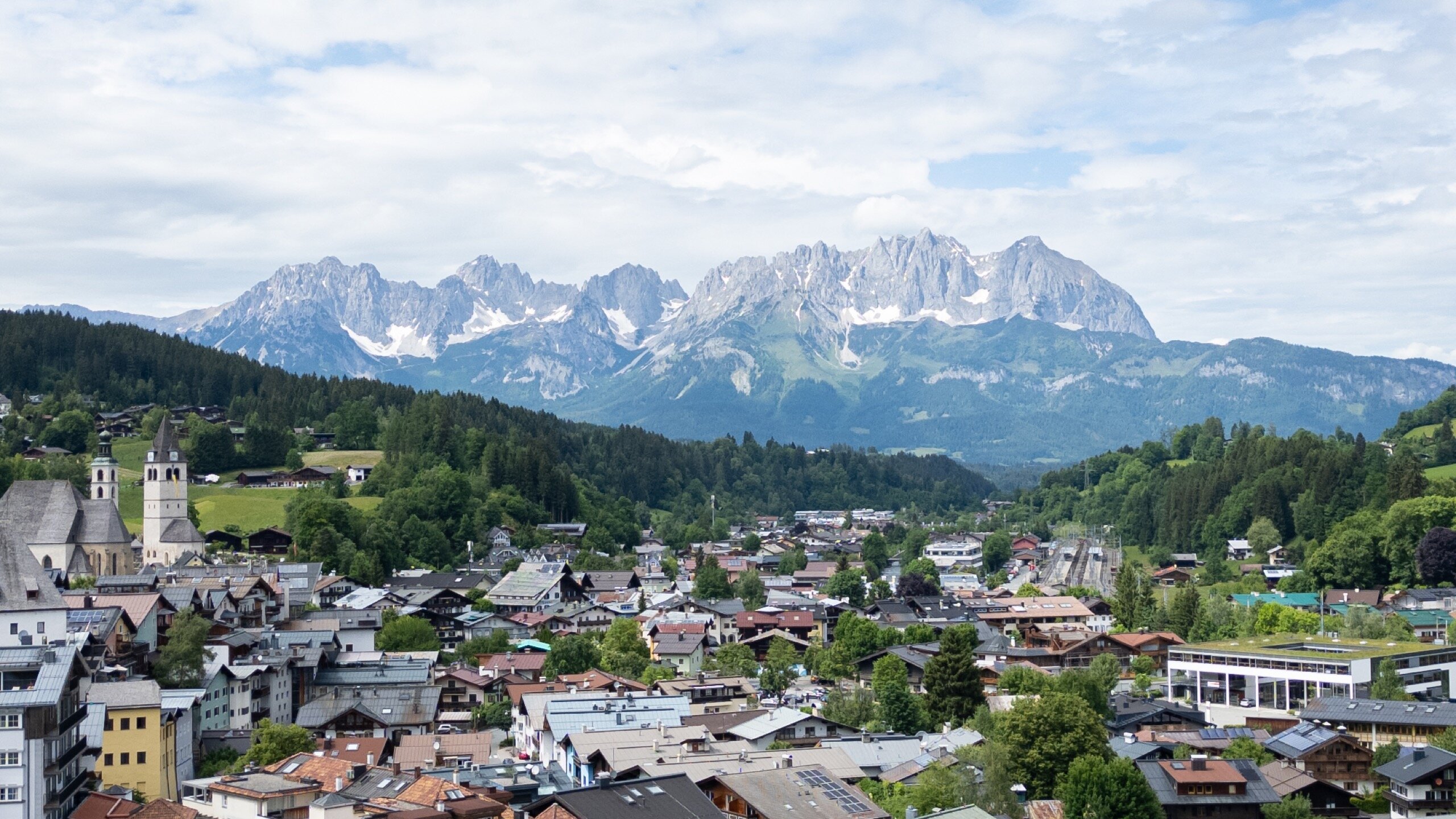 Q! Hotel Maria Theresia Kitzbühel in Kitzbühel – Panoramablick auf die Stadt und die Kitzbüheler Alpen | Wellnesshotel Tirol
