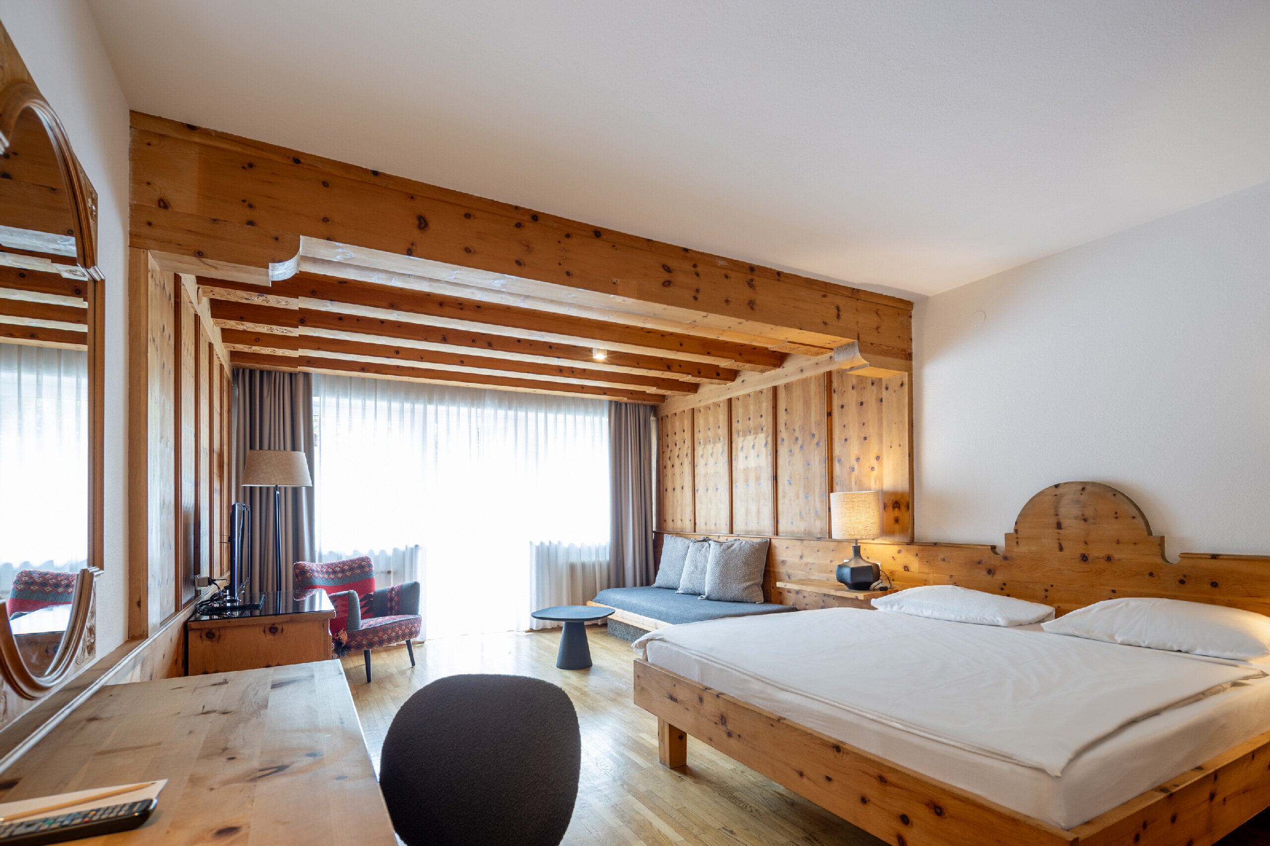 Q! Hotel Maria Theresia Kitzbühel in Kitzbühel – Gemütliches Hotelzimmer mit Holzelementen | Wellnesshotel Tirol