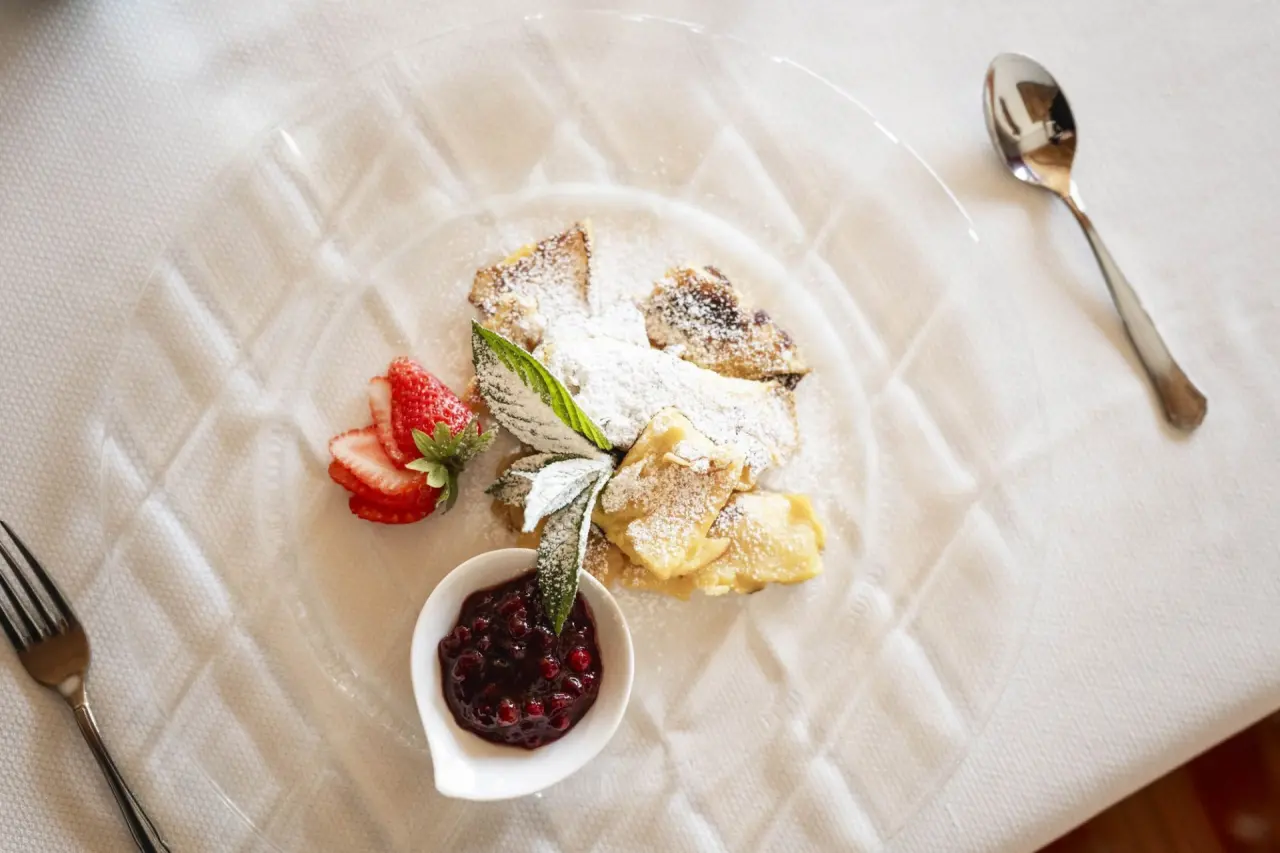Hotel Chalet Tianes in Kastelruth – Kaiserschmarrn mit Erdbeeren und Preiselbeeren | Wellnesshotel Südtirol
