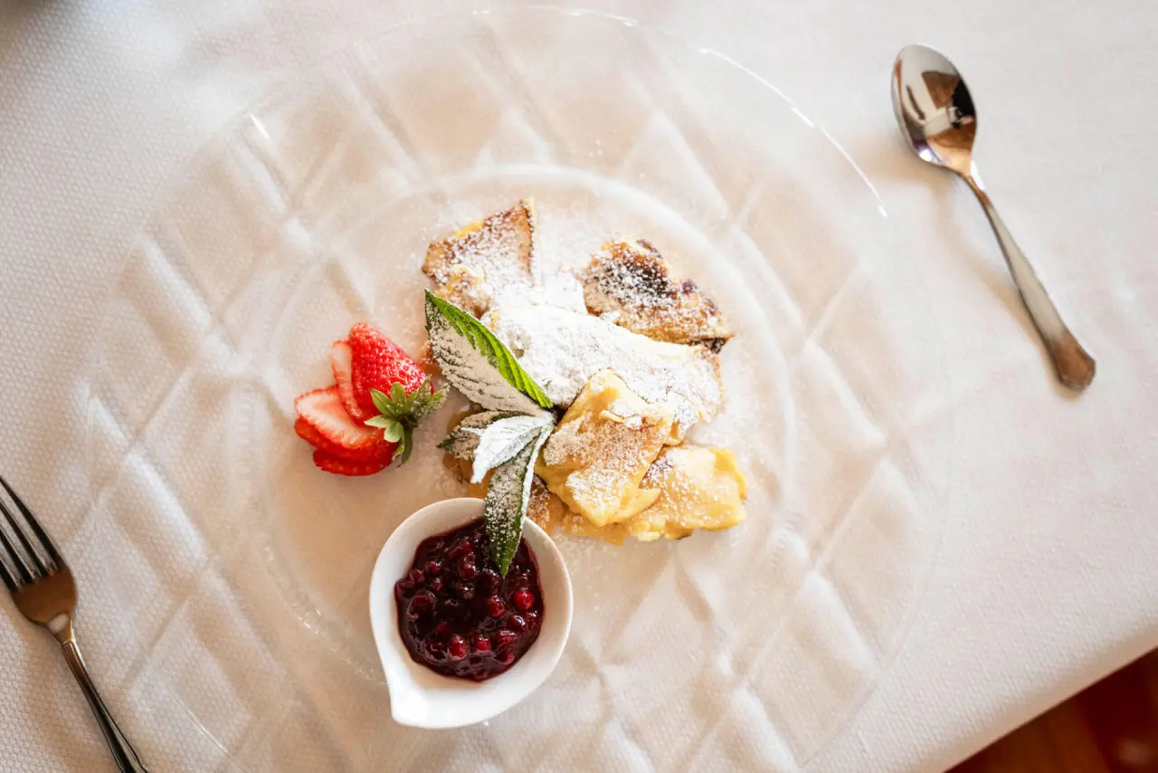Hotel Chalet Tianes in Kastelruth – Hausgemachter Kaiserschmarrn mit Beeren | Wellnesshotel Südtirol