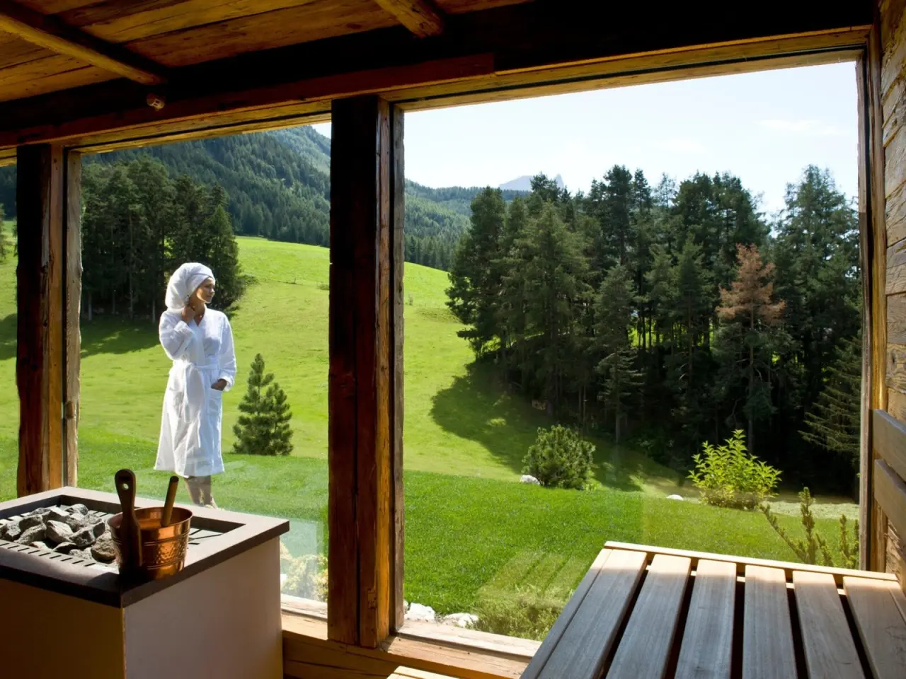 Hotel Chalet Tianes in Kastelruth – Panoramasauna mit Blick auf die Dolomiten | Wellnesshotel Südtirol