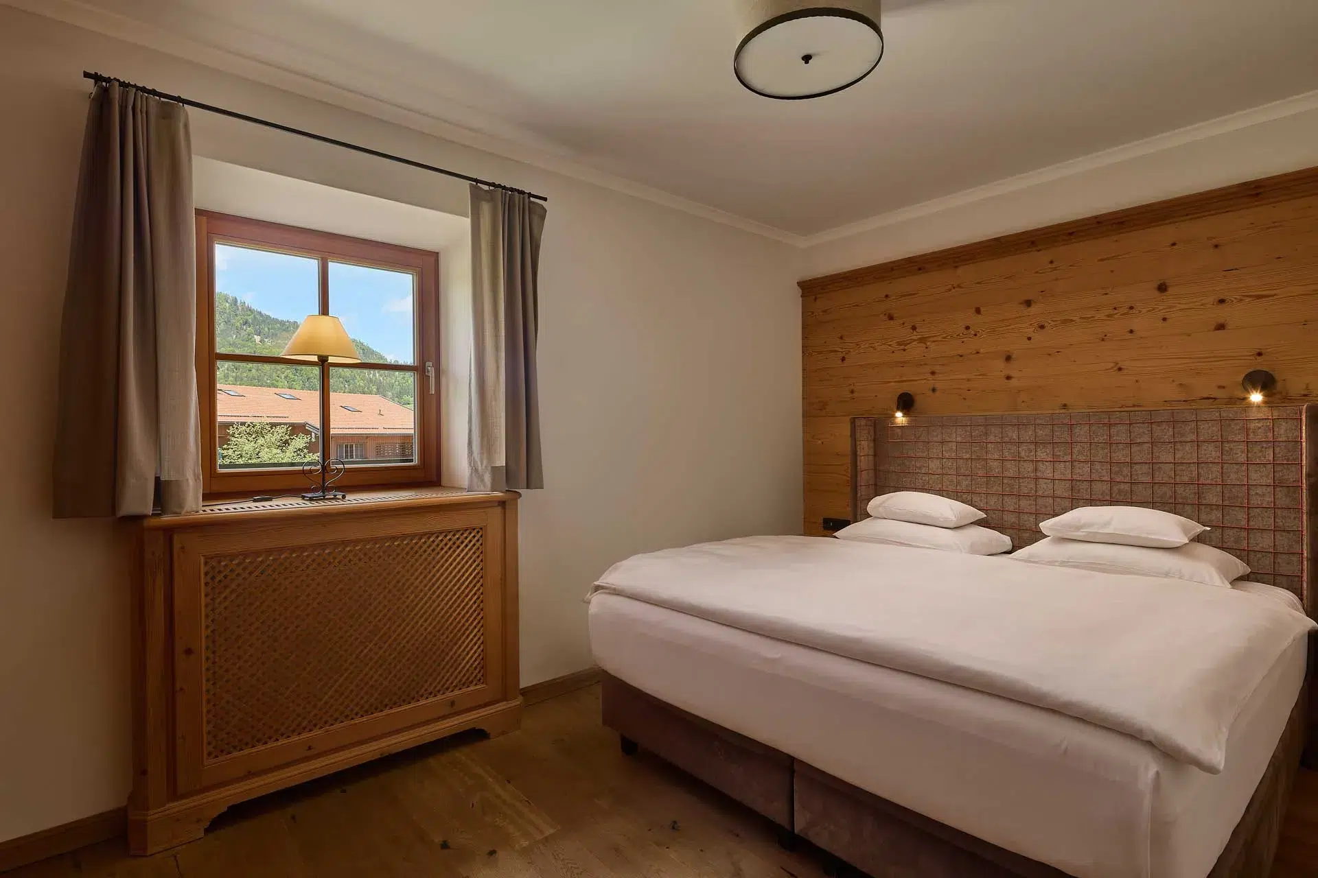Gut Steinbach Hotel Chalets SPA in Reit im Winkl – Gemütliches Doppelzimmer mit Bergblick | Wellnesshotel Bayerische Alpen
