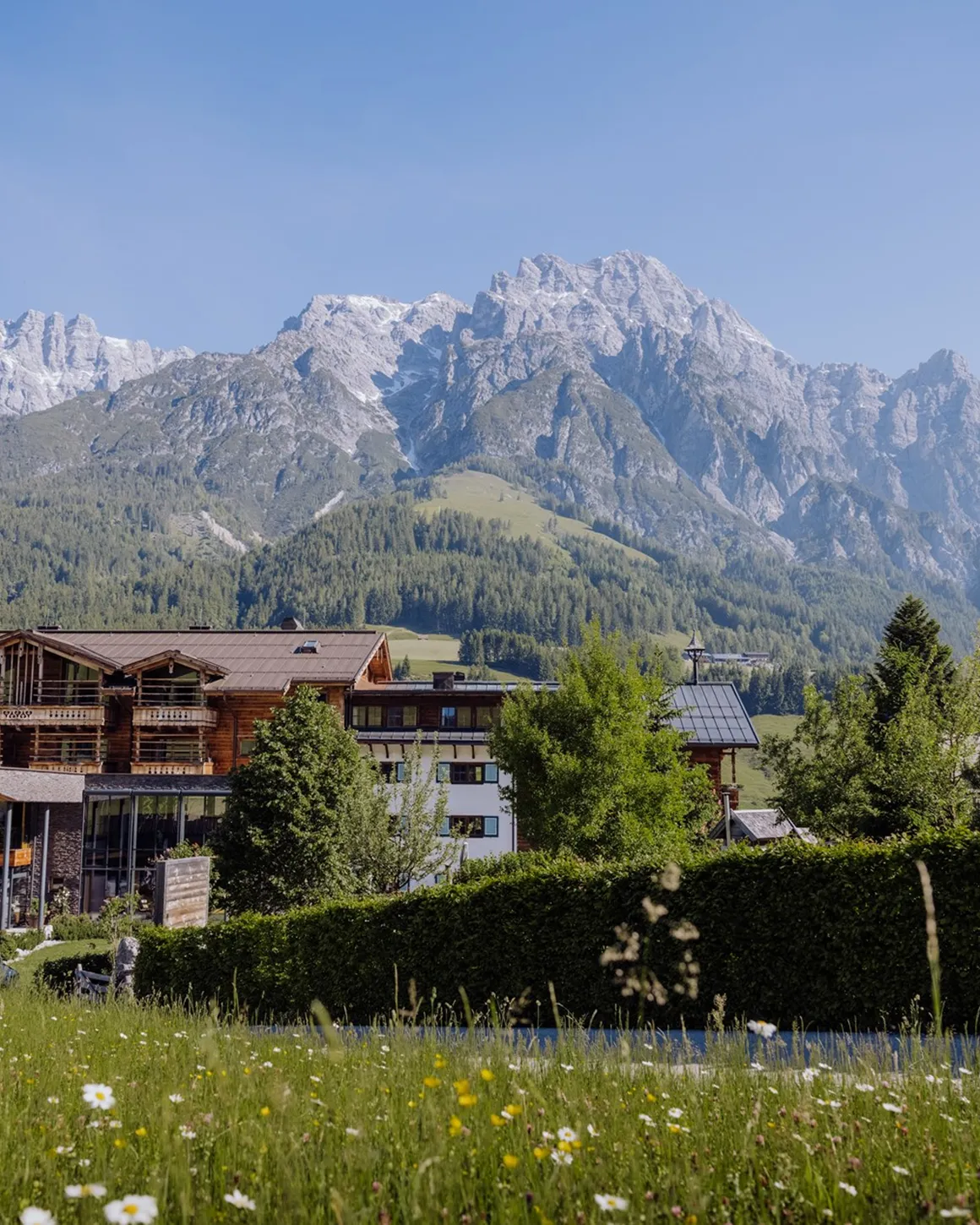 Naturresort Puradies in Leogang – Hotel mit Bergpanorama Steinernes Meer und Blumenwiese | Wellnesshotel Pinzgau