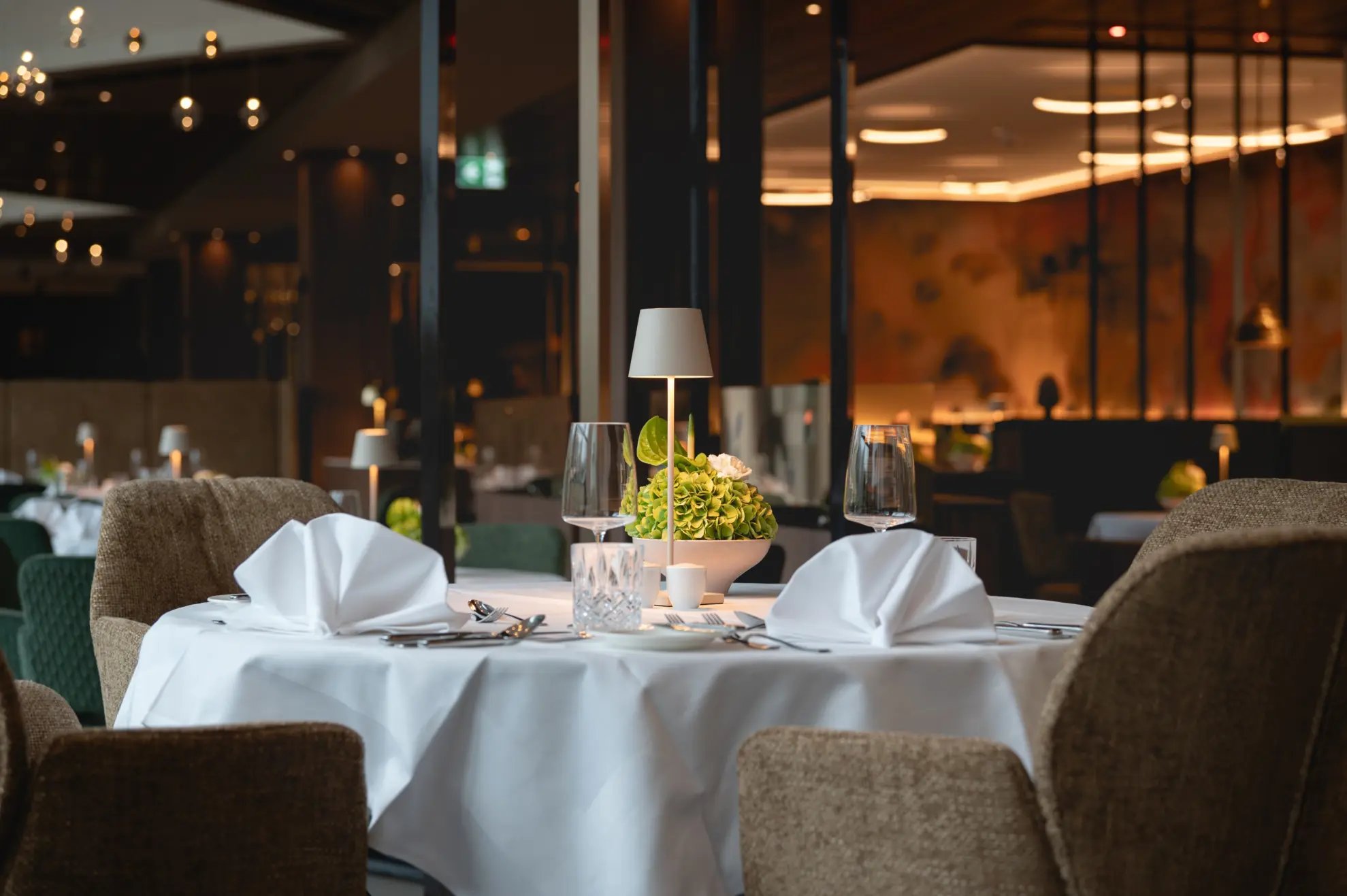 Land- & Golfhotel Stromberg in Stromberg-Bingen – Elegant gedeckter Tisch im Restaurant | Wellnesshotel Rheinland-Pfalz