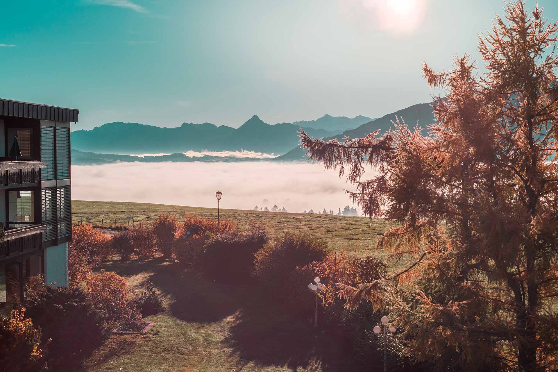 Mittelburg Wellnesshotel in Oy-Mittelberg – Panoramablick auf Nebelmeer und Berge im Allgäu | Wellnesshotel Allgäu