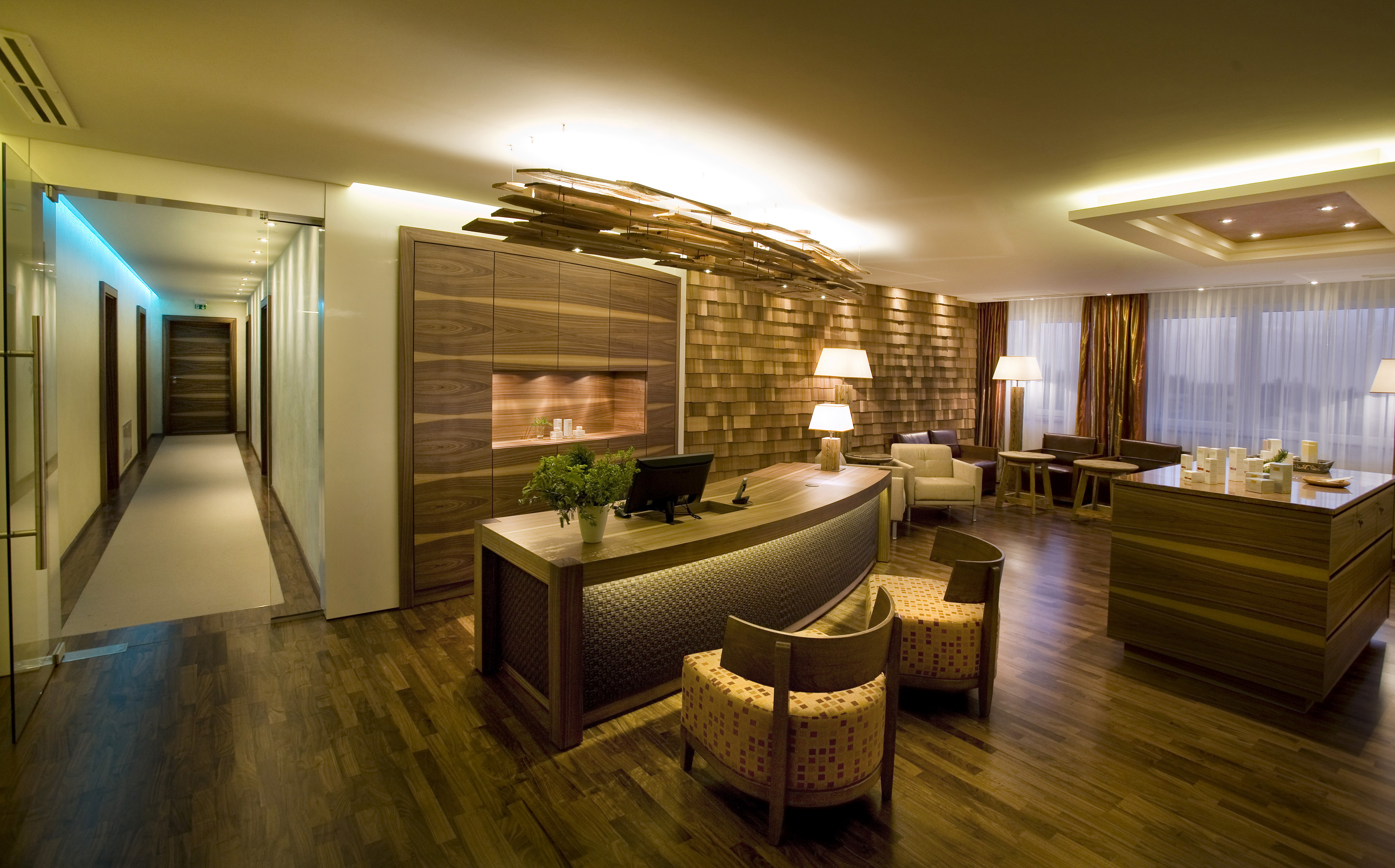 Wellness- & Nationalpark Hotel Schliffkopf in Baiersbronn – Moderne Lobby und Rezeption | Wellnesshotel Schwarzwald