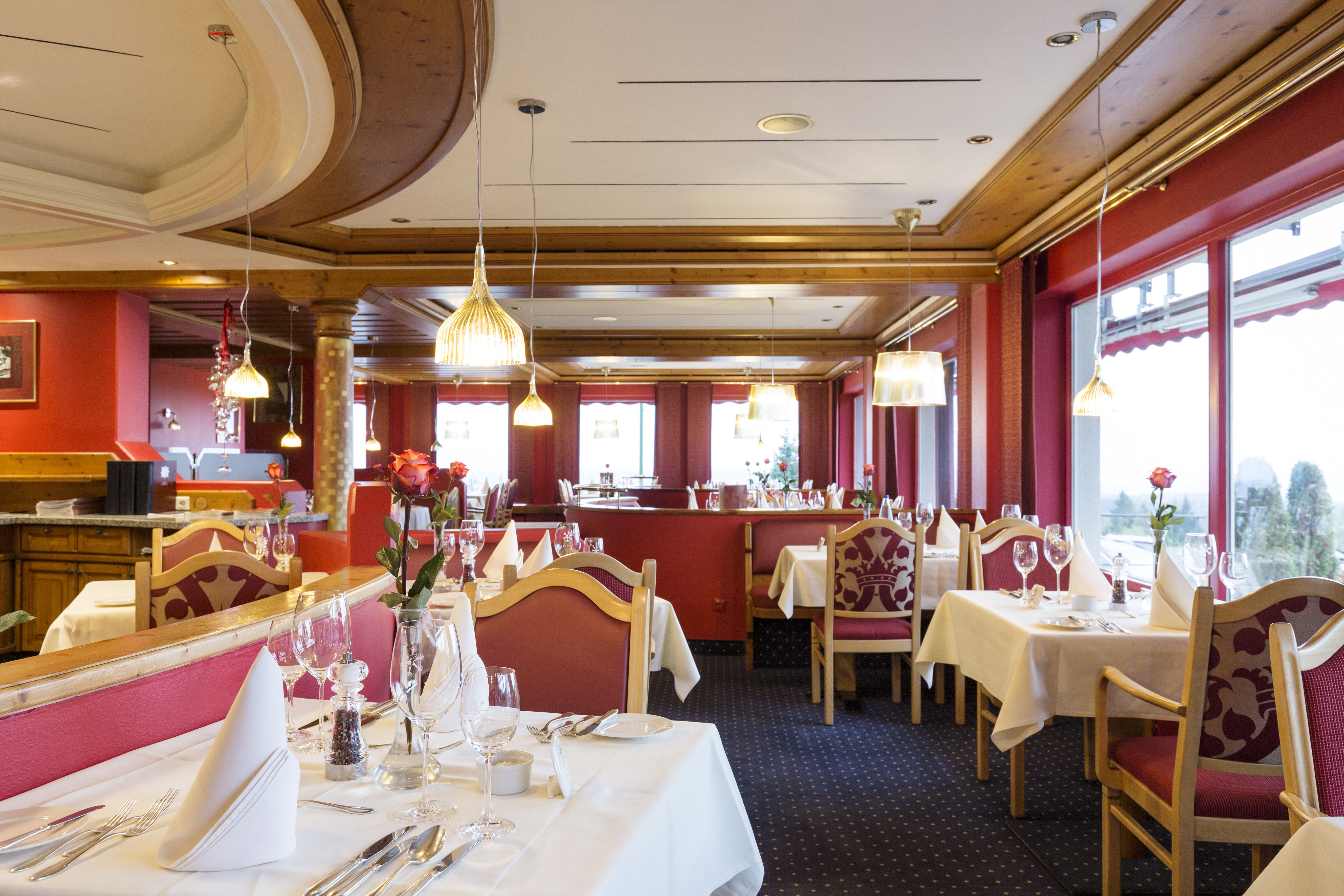 Wellness- & Nationalpark Hotel Schliffkopf in Baiersbronn – Elegantes Restaurant mit klassischem Ambiente | Wellnesshotel Schwarzwald