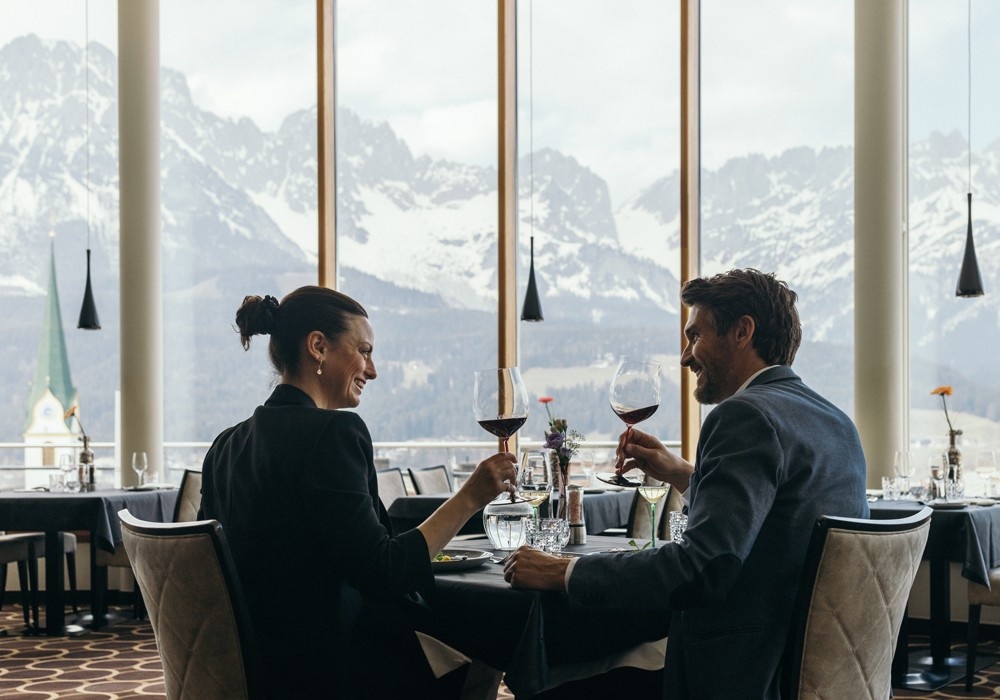 Hotel Kaiserblick in Ellmau – Elegantes Restaurant mit Panoramablick auf die Tiroler Bergwelt | Wellnesshotel Tirol
