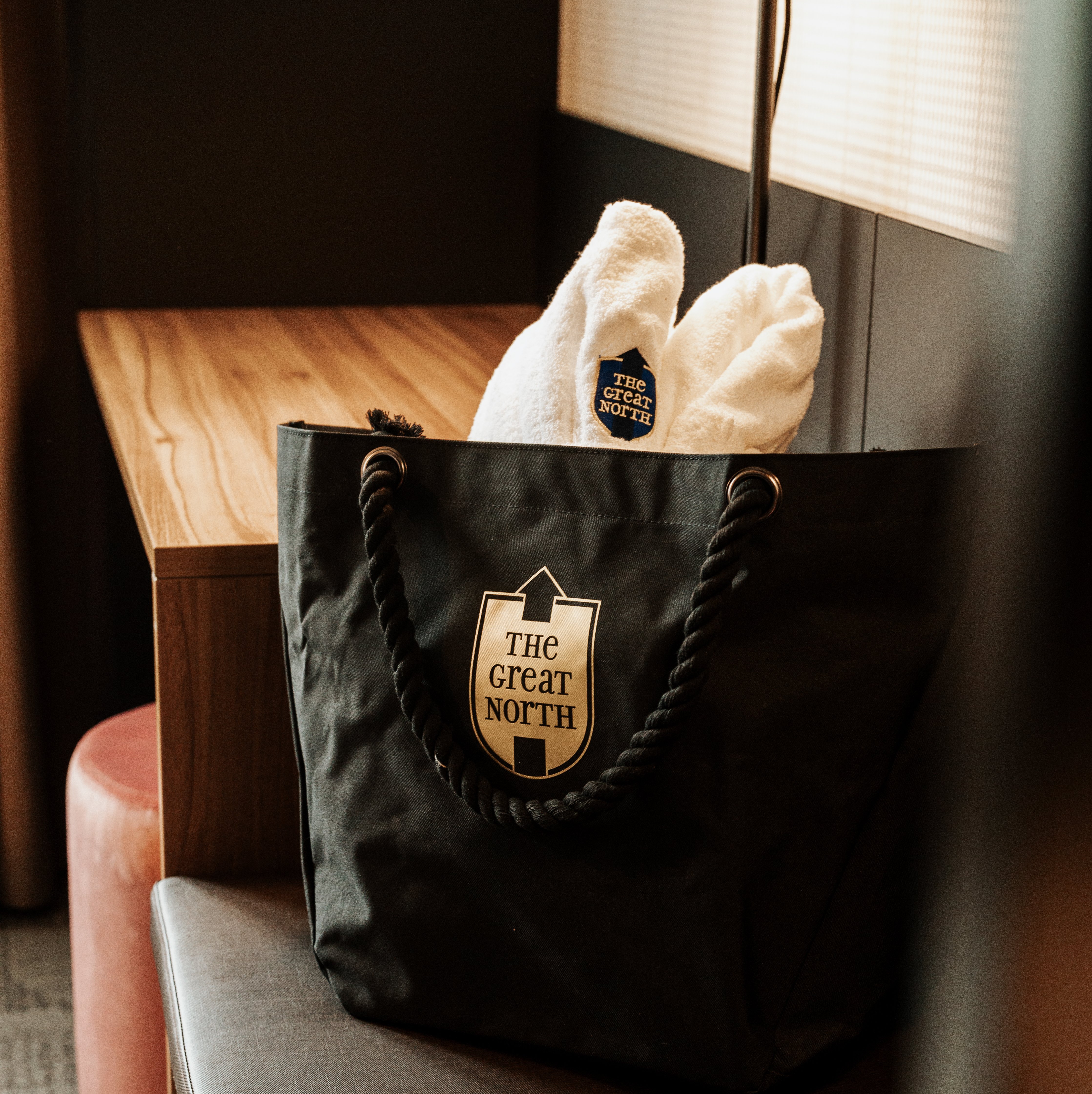 Dreiklang Business & Spa Resort in Kaltenkirchen – Badetasche mit Handtüchern für den Wellnessbereich | Wellnesshotel Schleswig-Holstein
