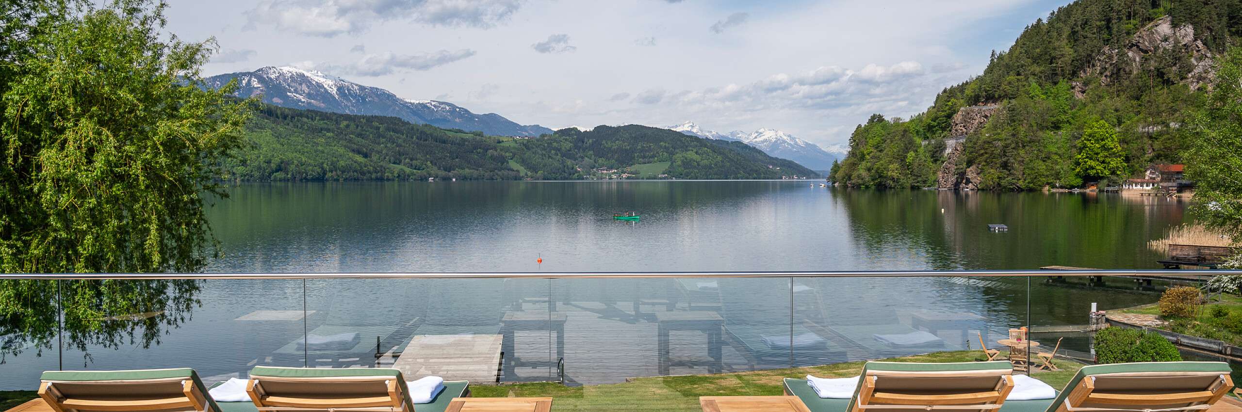 Romantik Spa Hotel Seefischer am Millstätter See in Döbriach – Liegeterrasse mit Panoramablick | Wellnesshotel Kärnten