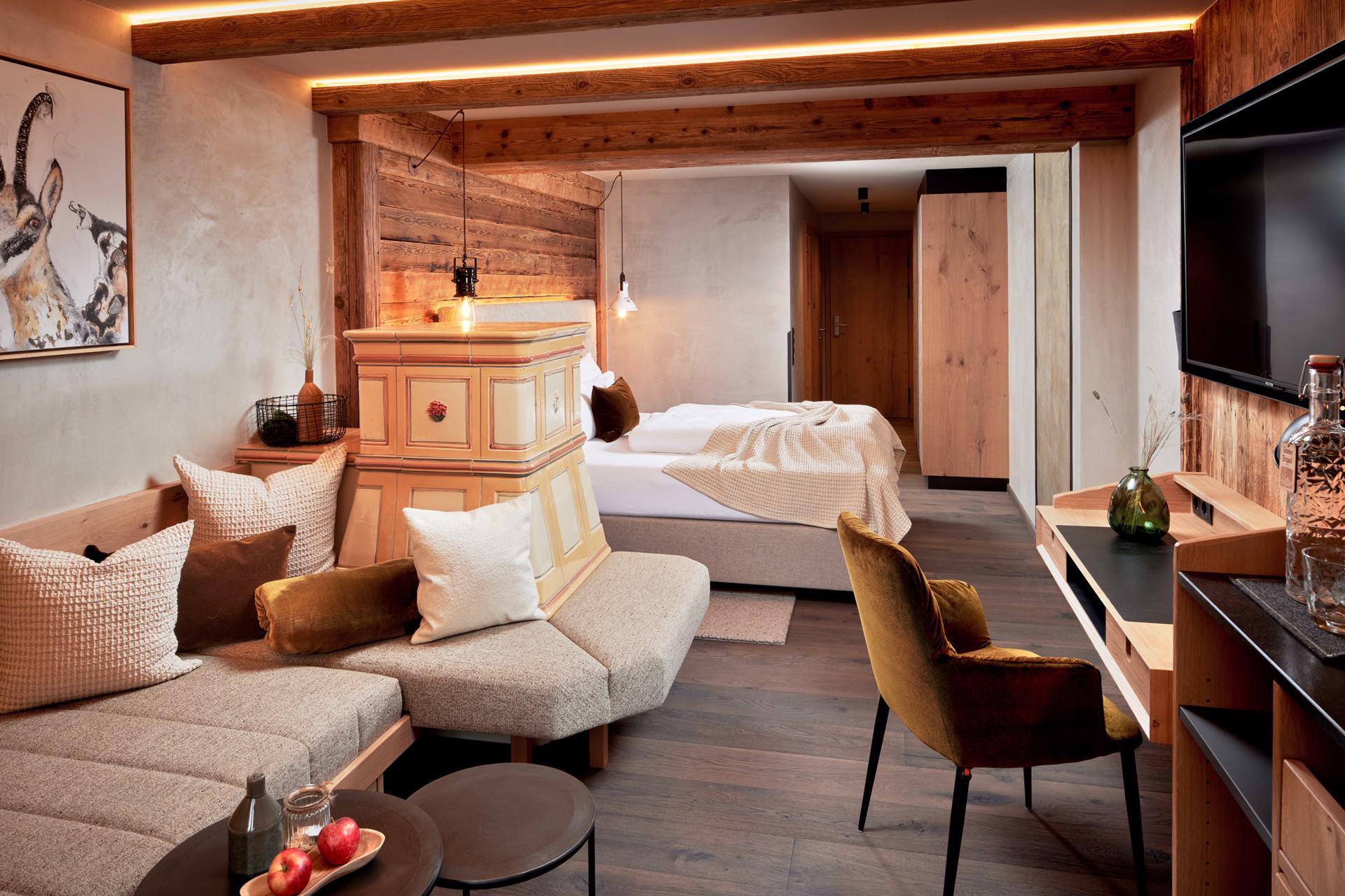 Alpengenuss & Natur SPA Gramai Alm in Pertisau – Gemütliches Doppelzimmer im alpinen Stil | Wellnesshotel Tirol