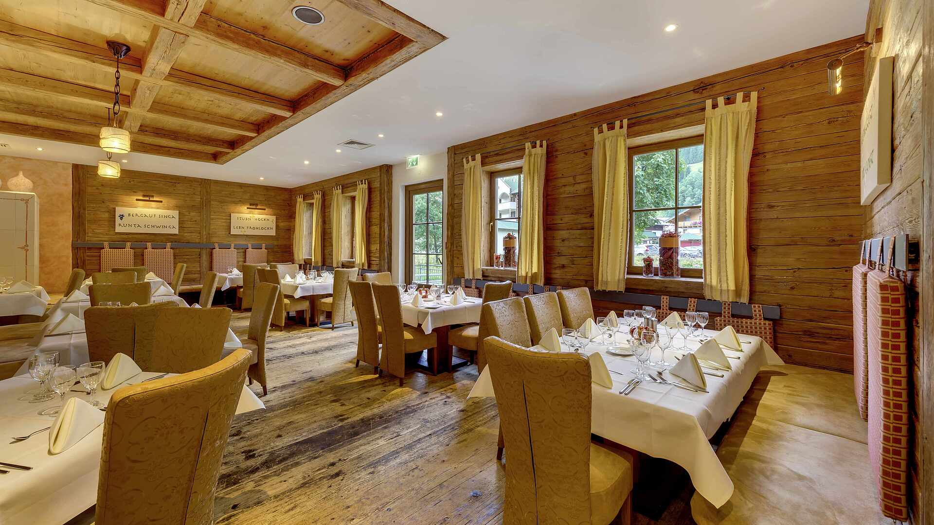 ROBINSON Amadé in Kleinarl – Traditionelles Restaurant mit Holzelementen | Wellnesshotel Salzburg
