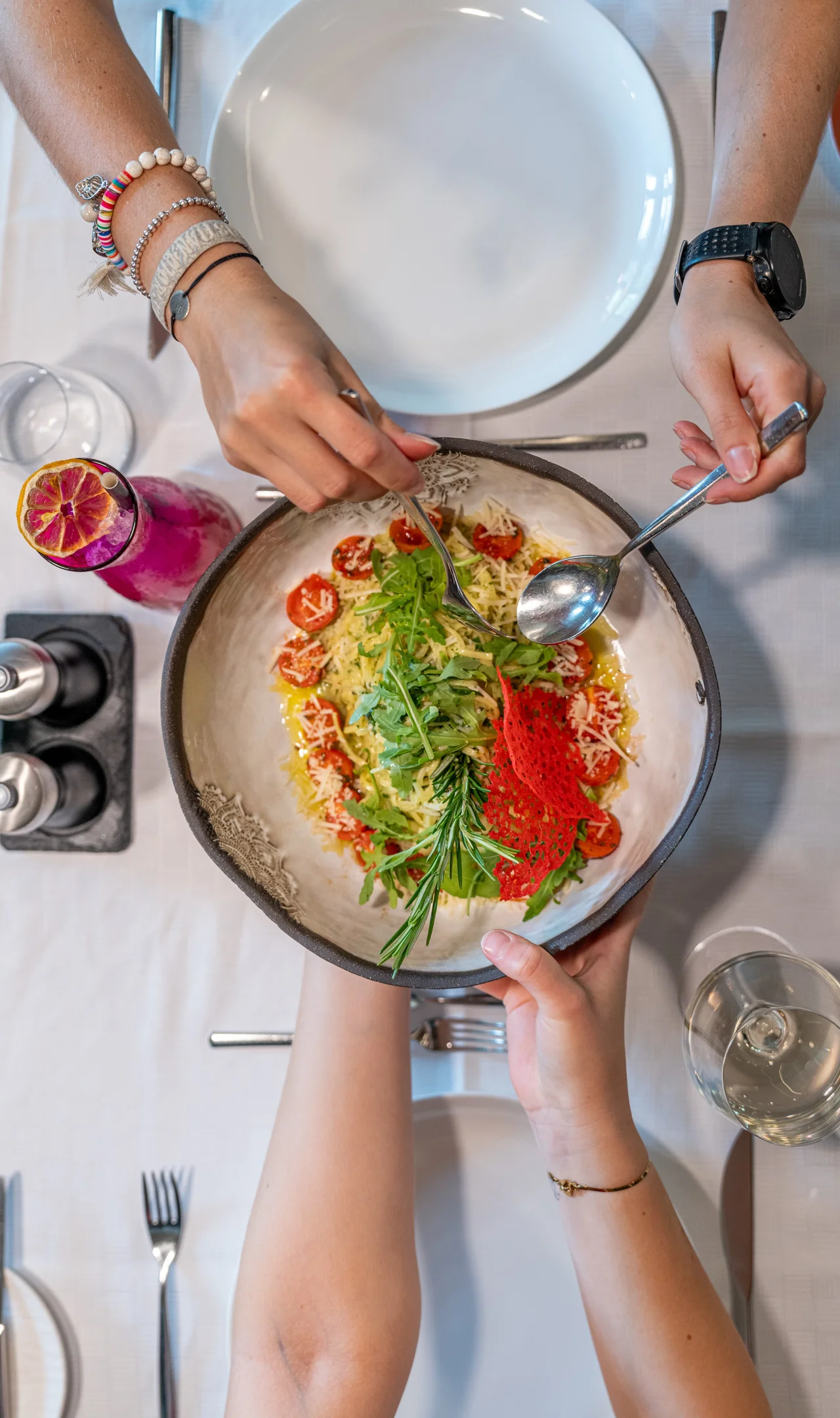 Salzburger Hof Leogang in Leogang – Gemeinsames Essen mit frischer Pasta am Tisch | Wellnesshotel Salzburger Land