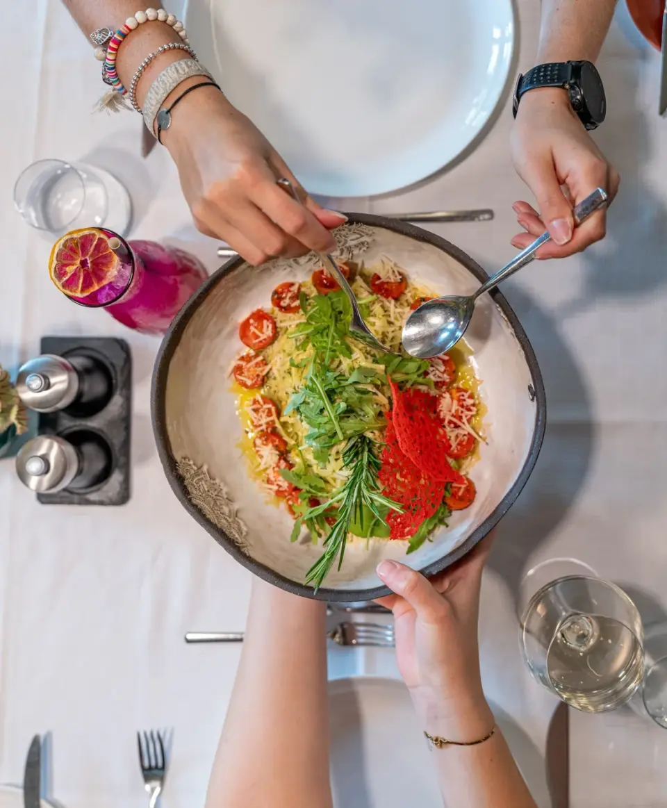 Salzburger Hof Leogang in Leogang – Gemeinsames Essen mit frischer Pasta am Tisch | Wellnesshotel Salzburger Land
