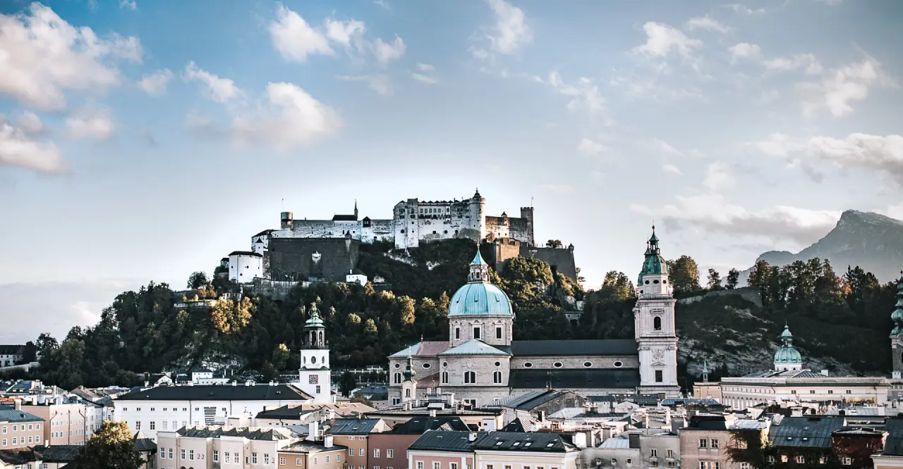 Panoramablick auf die Festung Hohensalzburg und den Salzburger Dom, nahe dem Klosterhof - Alpine Hideaway & Spa.