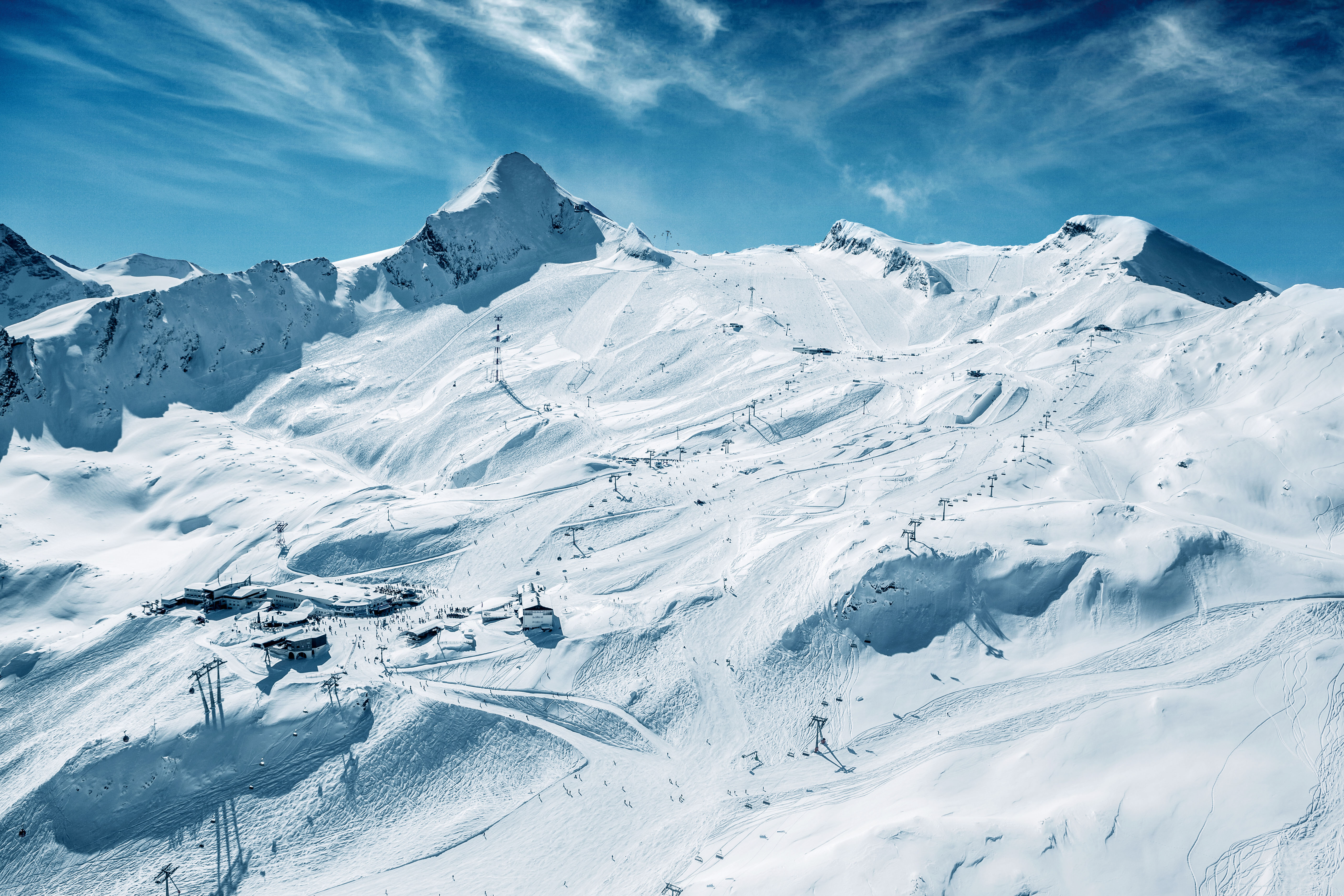 Das Alpenhaus Kaprun in Kaprun – Winterlandschaft mit Skigebiet und Bergpanorama | Wellnesshotel Salzburger Land