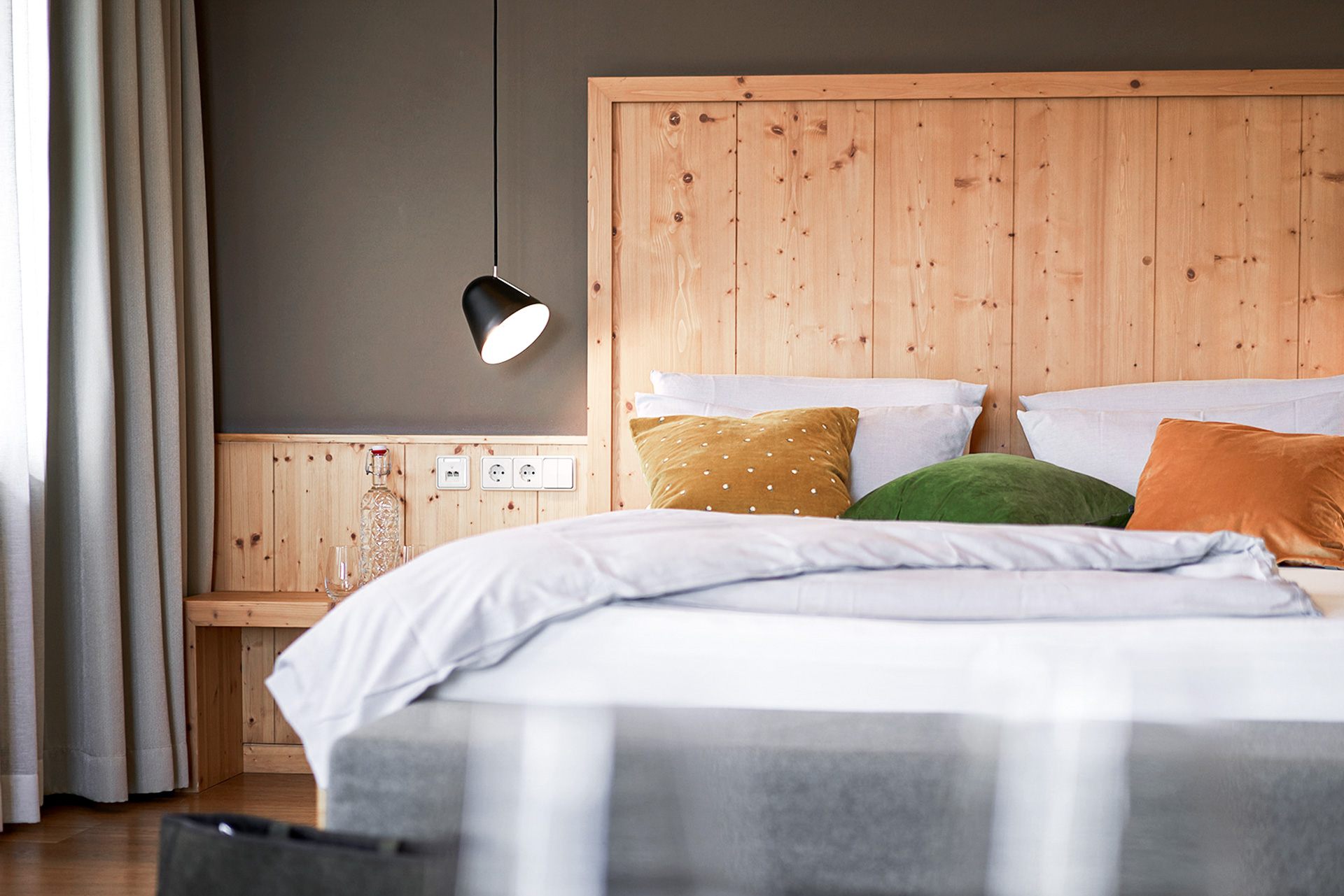 Hotel Die Halde in Oberried-Hofsgrund – Modernes Doppelzimmer mit Holzelementen | Wellnesshotel Schwarzwald