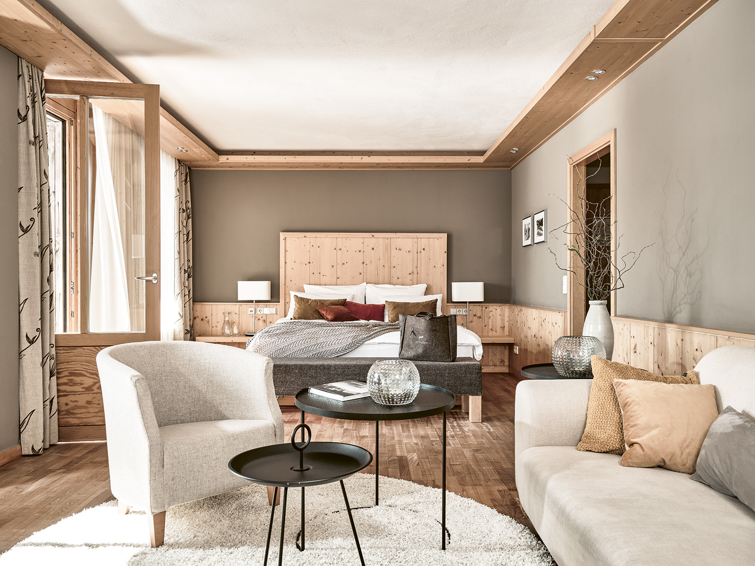 Hotel Die Halde in Oberried-Hofsgrund – Modernes Doppelzimmer mit stilvoller Einrichtung | Wellnesshotel Schwarzwald