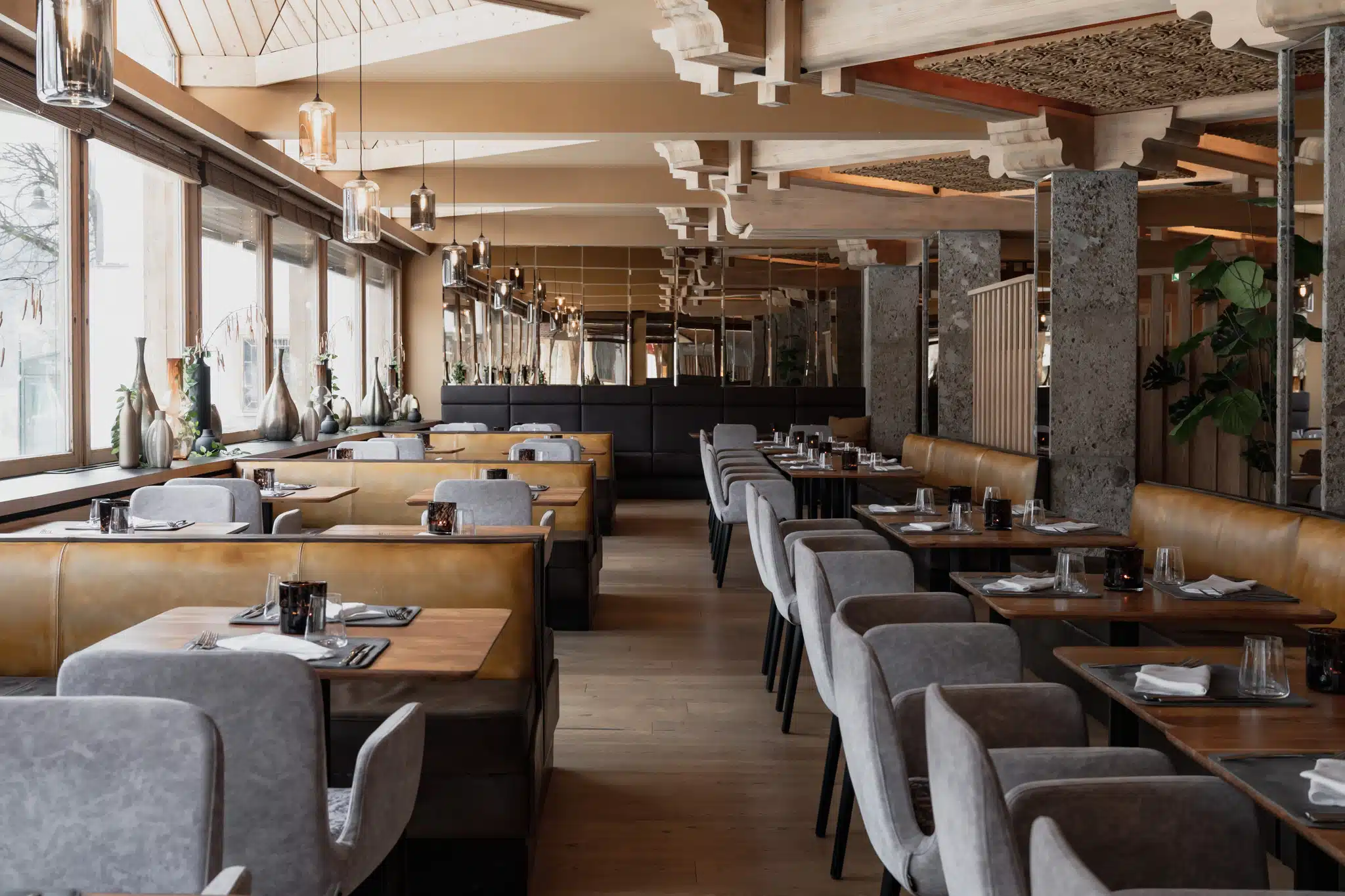 Hotel Alpenrose in Elbigenalp – Elegantes Restaurant mit modernen Sitzbereichen | Wellnesshotel Lechtal