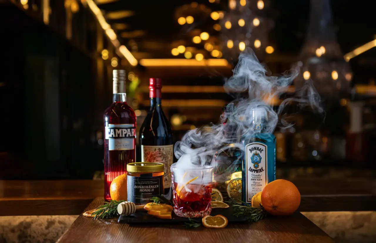 Wellness & Naturresort Reischlhof in Wegscheid – Kreativer Cocktail mit Rauch in der Hotelbar | Wellnesshotel Bayerischer Wald