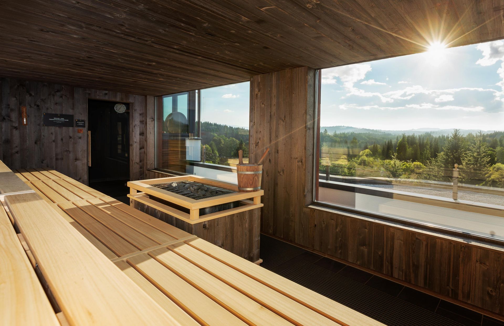 Wellness & Naturresort Reischlhof in Wegscheid – Panorama-Sauna mit Waldblick | Wellnesshotel Bayerischer Wald
