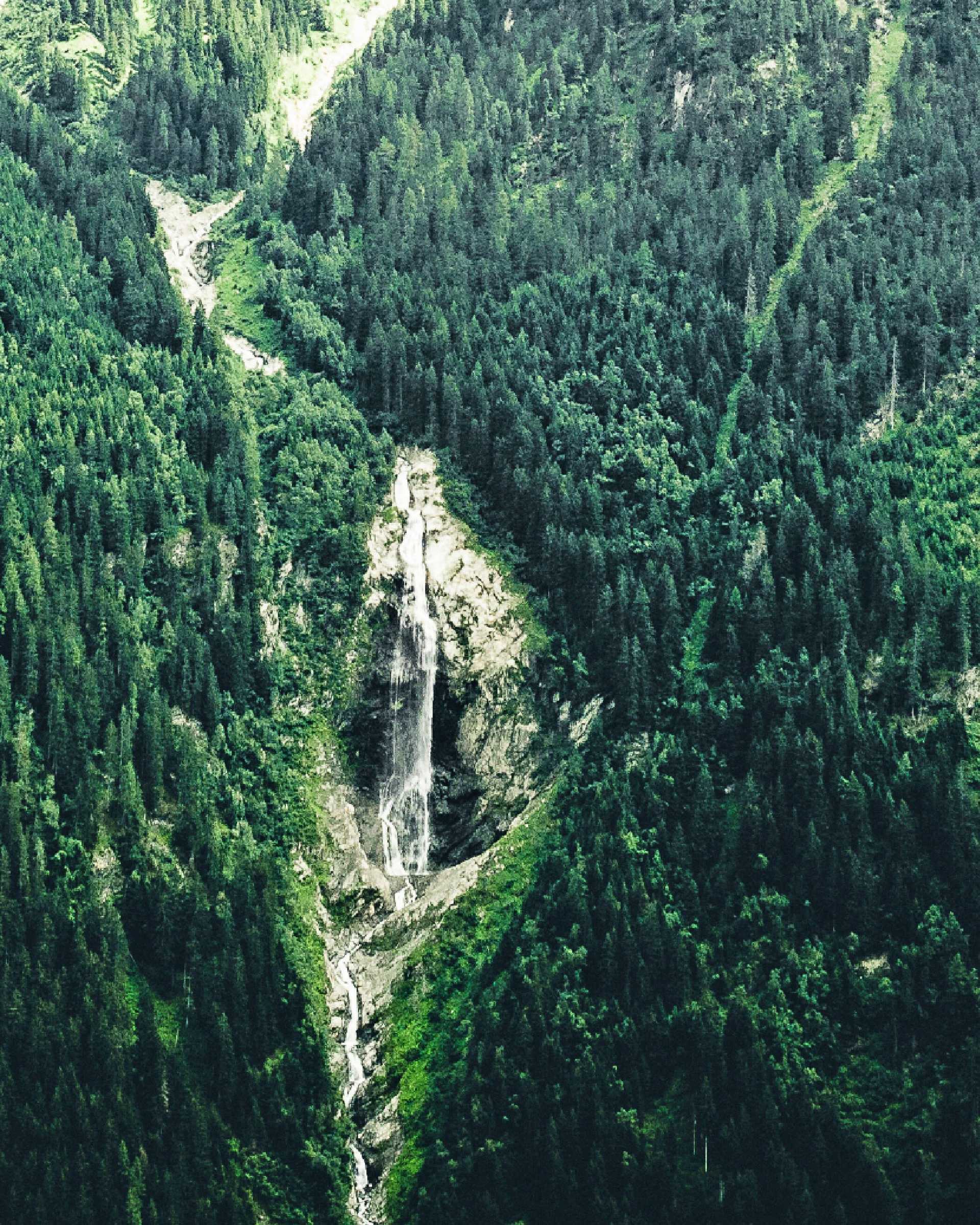 Alpenwellness Hotel Gasteigerhof in Neustift im Stubaital – Beeindruckender Wasserfall in den Stubaier Alpen | Wellnesshotel Stubaital