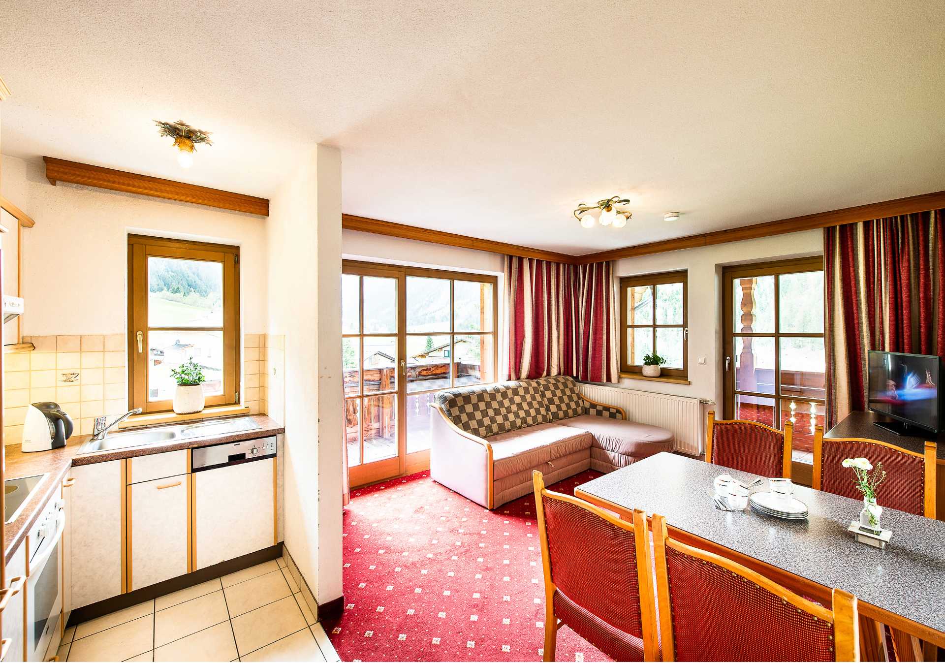 Alpenwellness Hotel Gasteigerhof in Neustift im Stubaital – Geräumiges Apartment mit Küche und Essbereich | Wellnesshotel Stubaital
