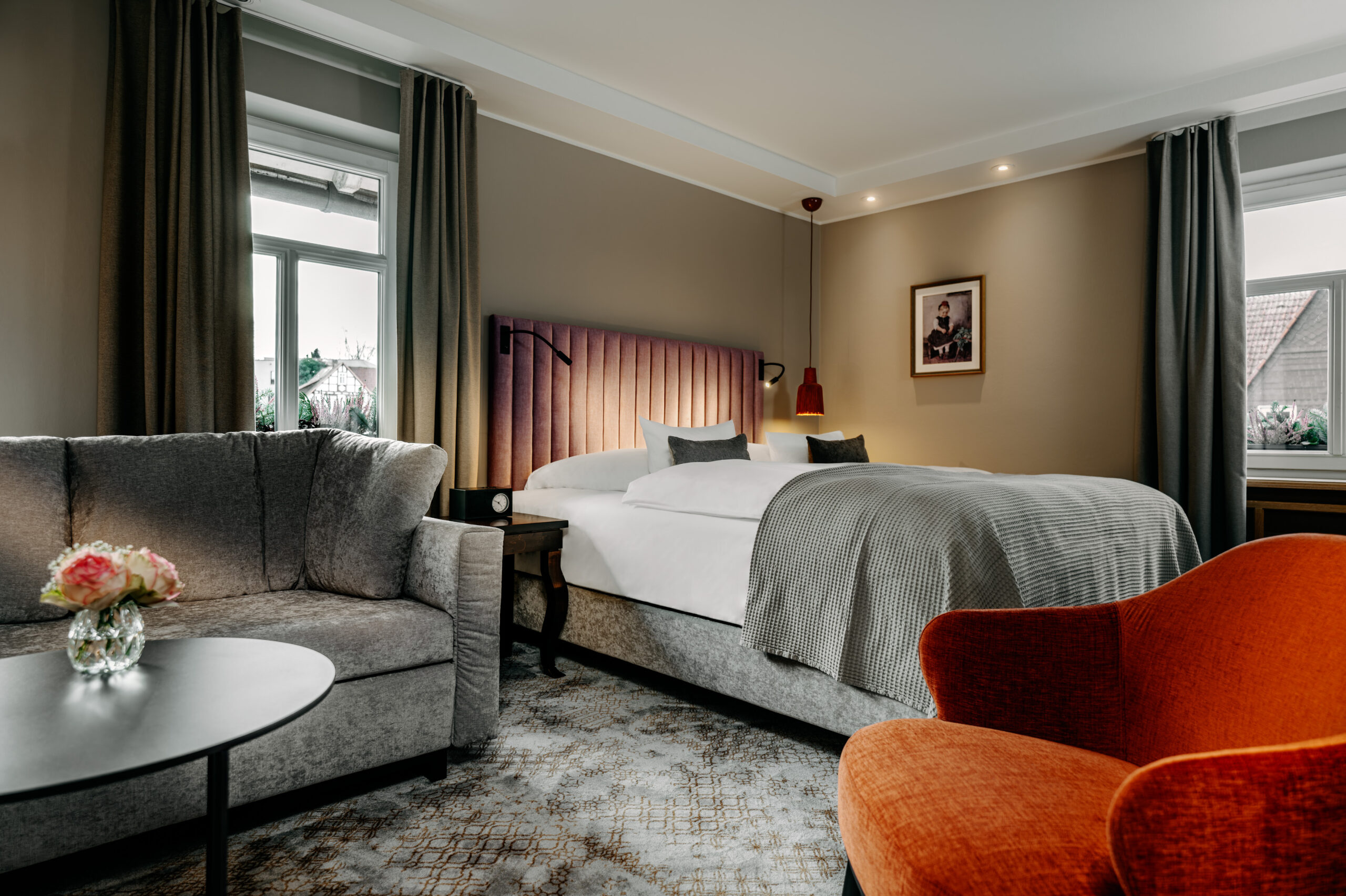 Hotel Die Sonne Frankenberg in Frankenberg – Komfortables Hotelzimmer mit Sofa und Sessel | Wellnesshotel Hessen