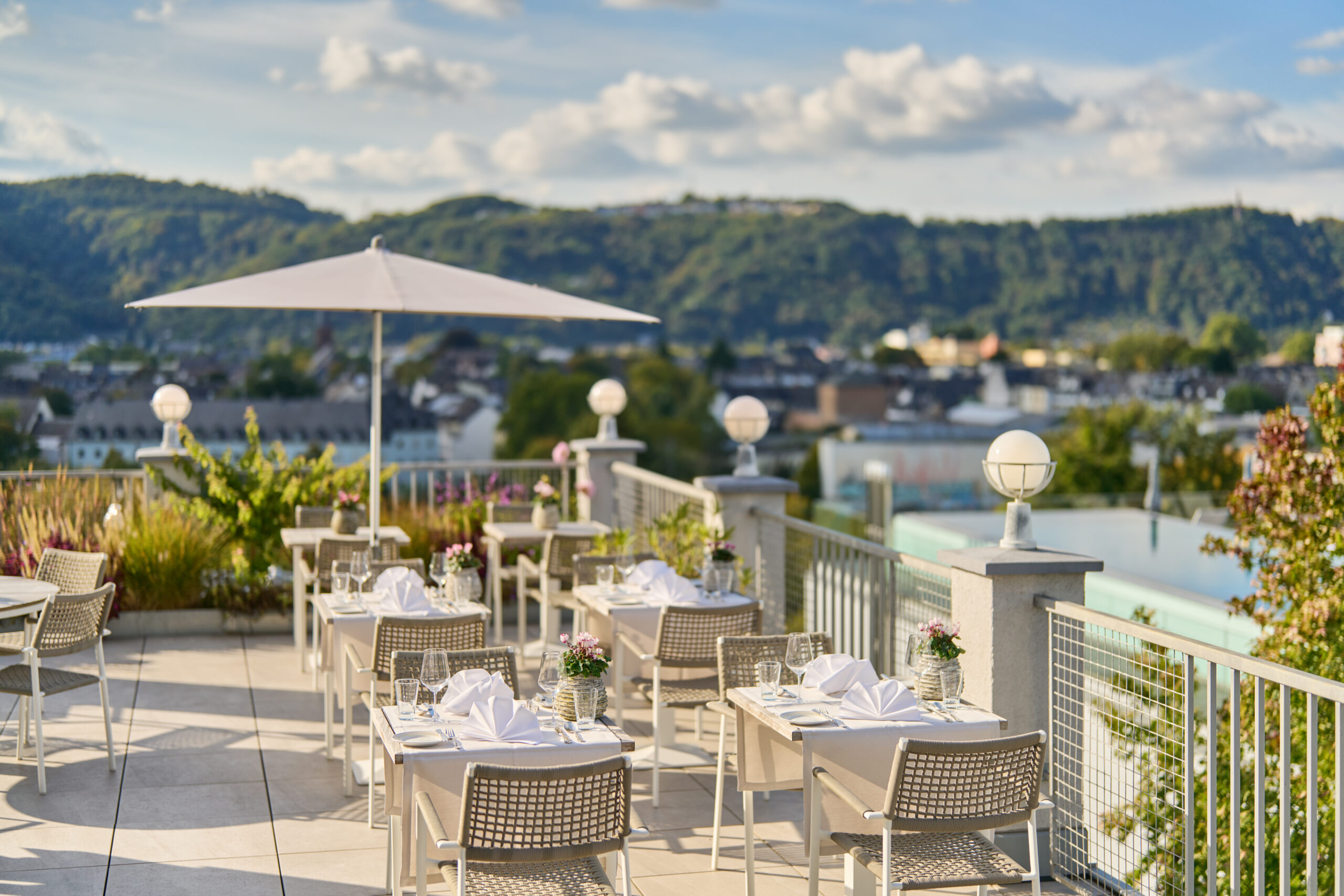 Hotel Villa Hügel in Trier – Dachterrasse mit Restaurant und Panoramablick | Wellnesshotel Moselregion
