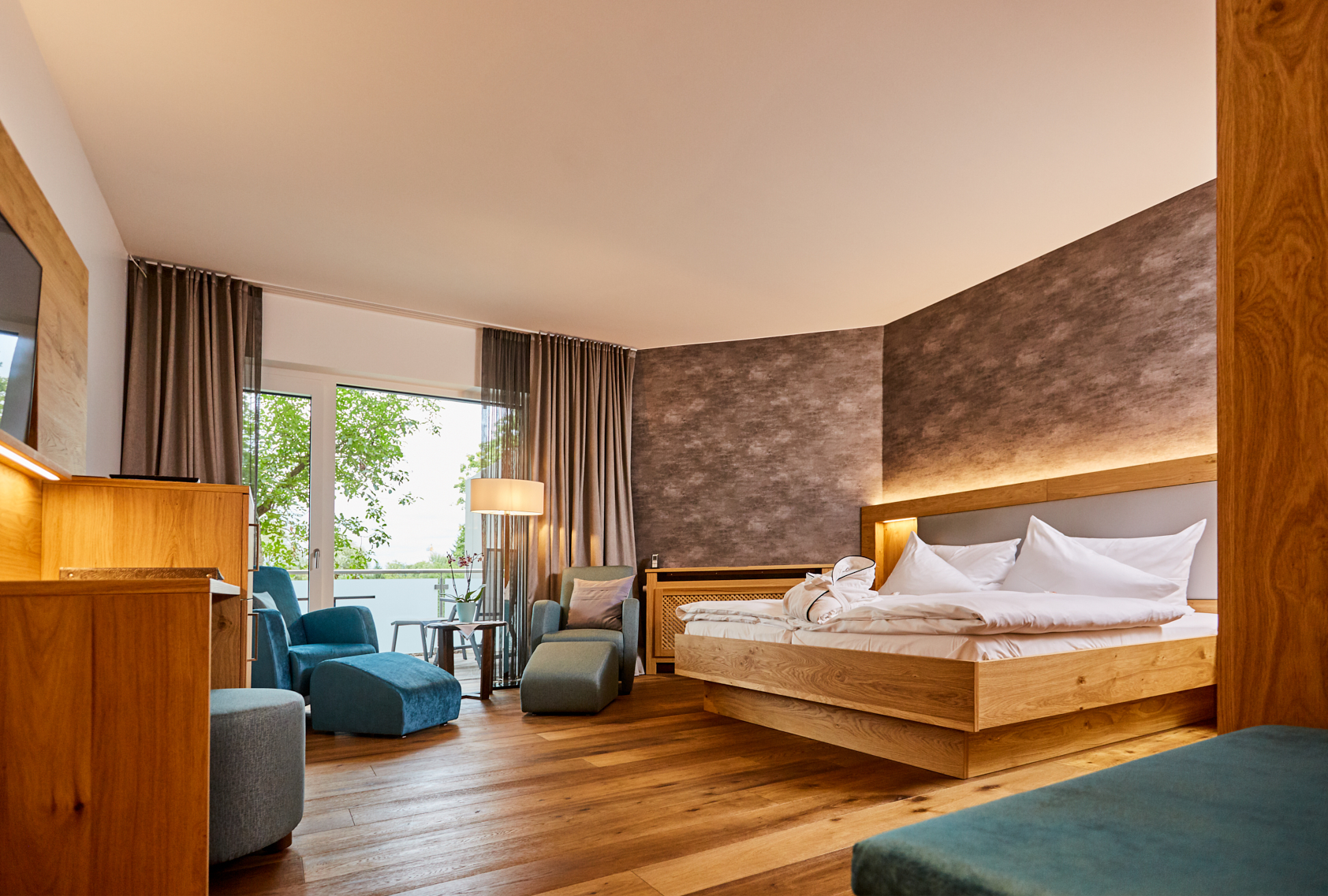 Hotel Villa Hügel in Trier – Komfortables Doppelzimmer mit Balkon und Sitzgelegenheiten | Wellnesshotel Mosel