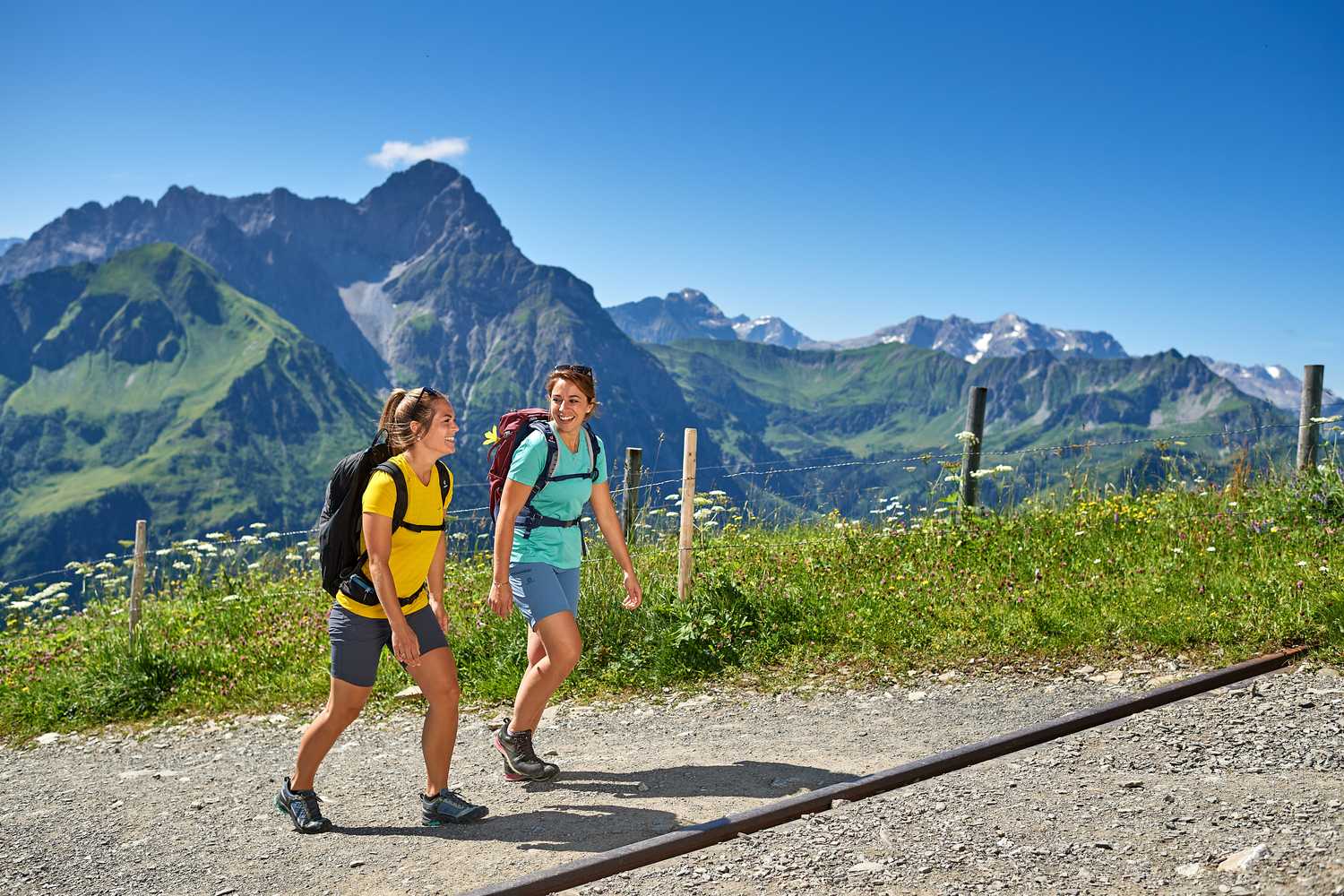 Hotel Rosenstock in Fischen im Allgäu – Zwei Frauen beim Wandern in den Allgäuer Alpen | Wellnesshotel Allgäu
