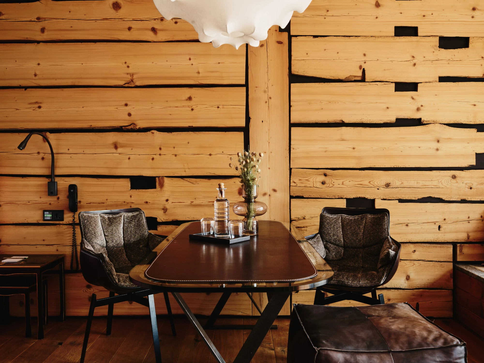 5* Boutique Hotel DasPosthotel in Zell am Ziller – Gemütlicher Essbereich im Hotelzimmer | Wellnesshotel Zillertal