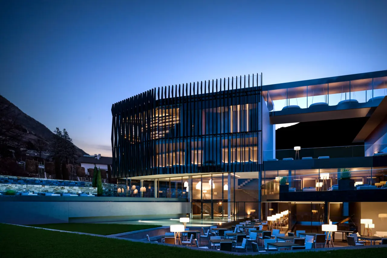 Lindenhof Pure Luxury & Spa DolceVita Resort in Naturns – Moderne Außenansicht bei Dämmerung | Wellnesshotel Südtirol