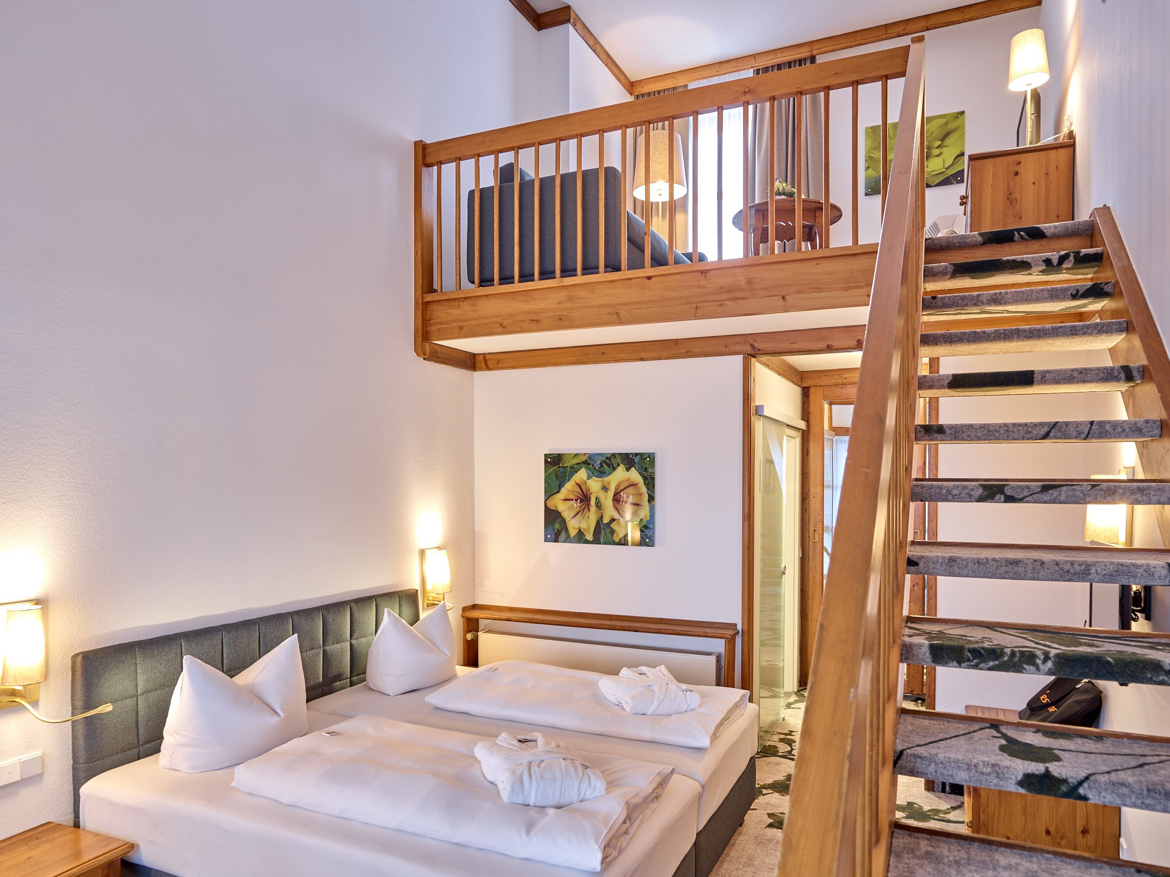 Fürstenhof in Bad Griesbach – Komfortables Hotelzimmer mit Galerie und Doppelbett | Wellnesshotel Rottal