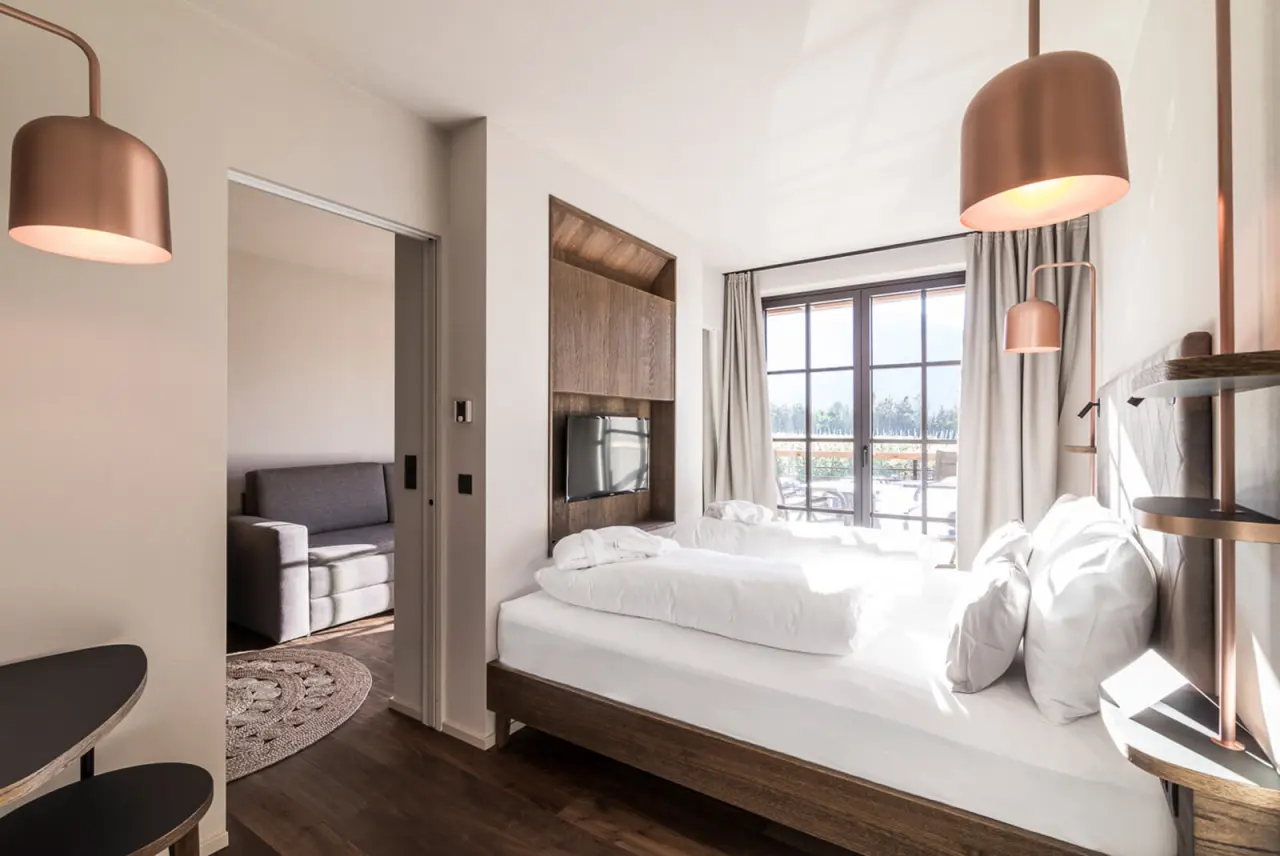 Hotel Seehof in Natz-Schabs – Modernes Doppelzimmer mit Holzmöbeln | Wellnesshotel Südtirol