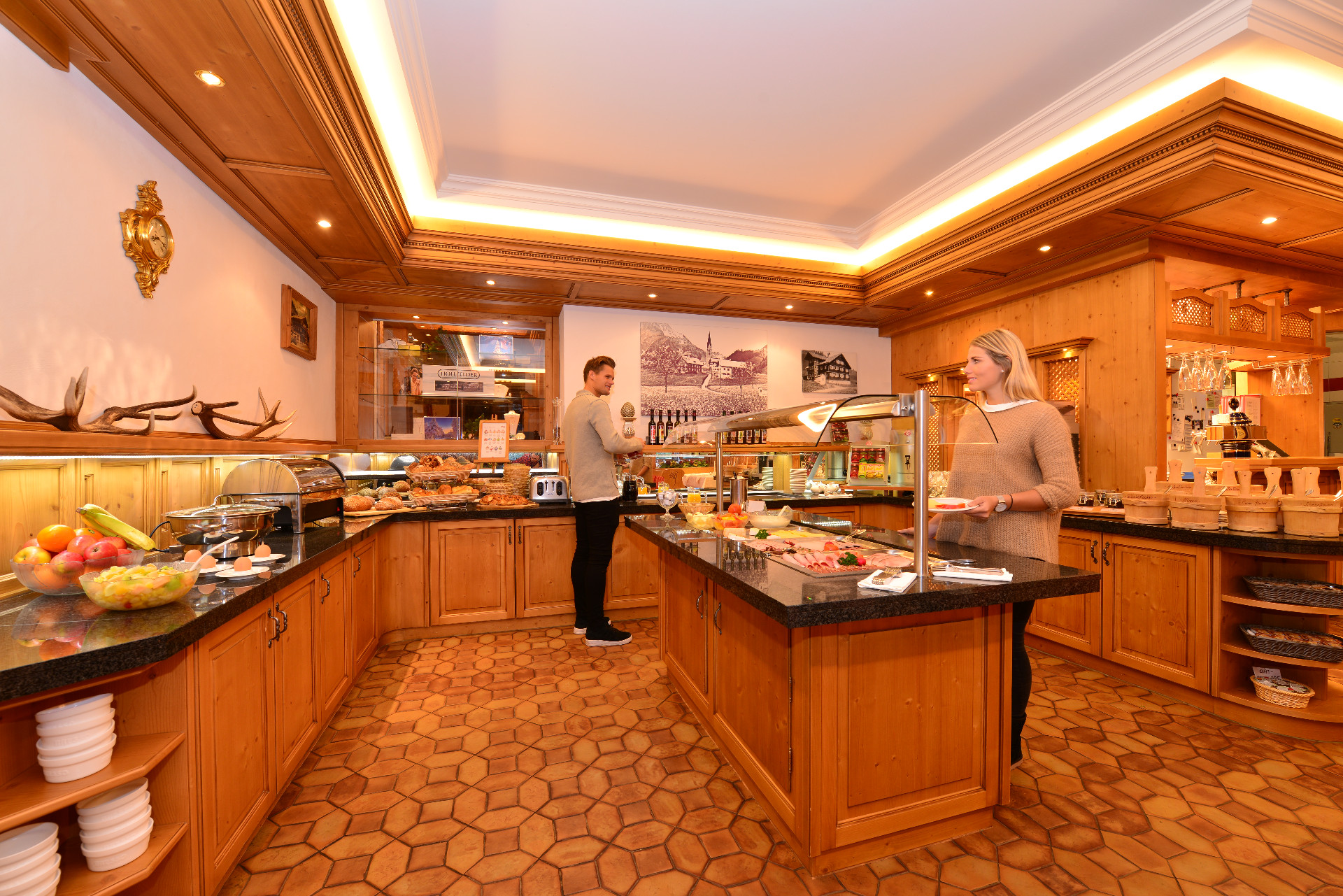 Hotel Alpenstüble in Mittelberg – Reichhaltiges Frühstücksbuffet im Restaurantbereich | Wellnesshotel Alpen